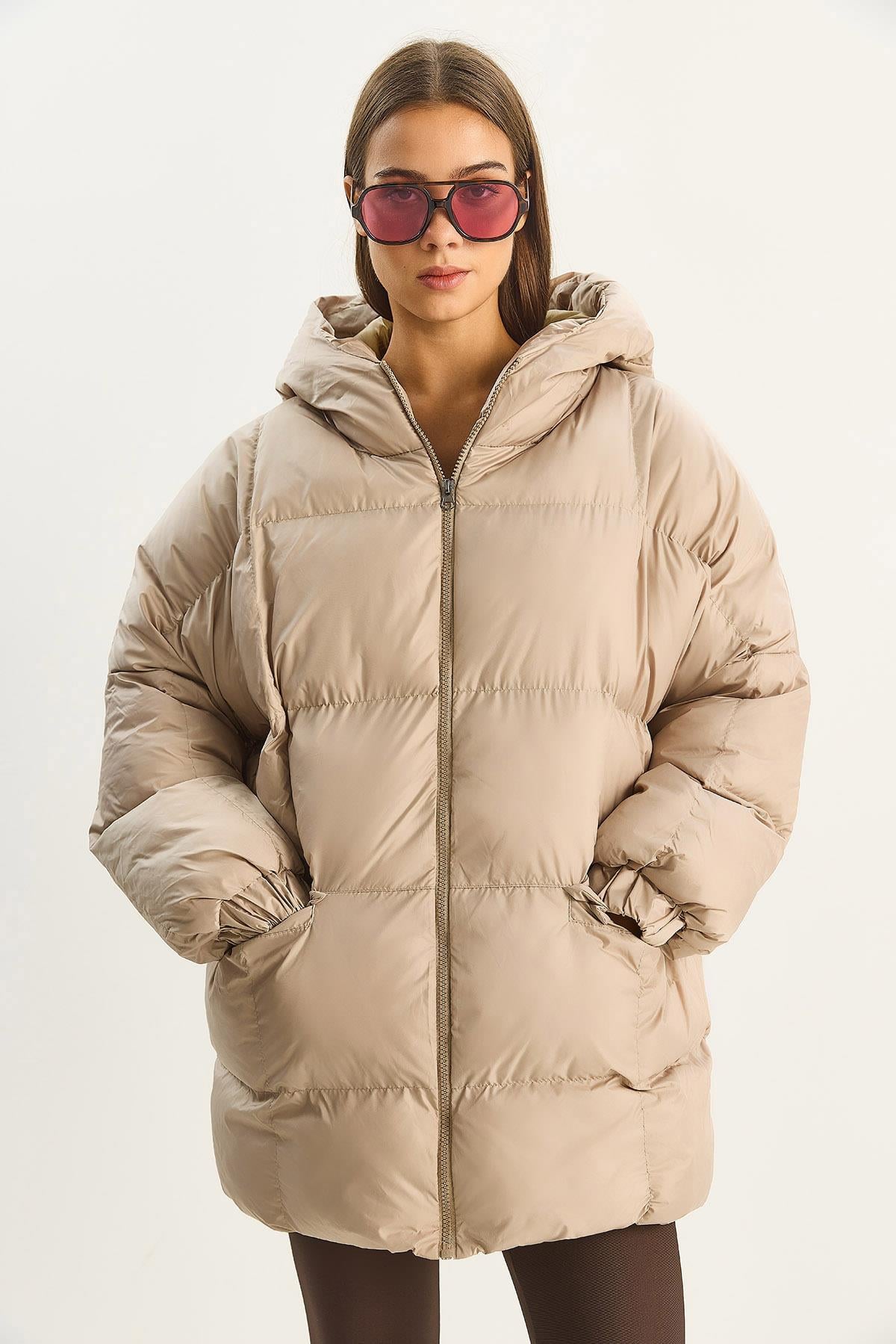 Kadın Kapüşonlu Oversize Yarasa Kol Şişme Mont 60283686 - Bej DIŞ GİYİM modelleri