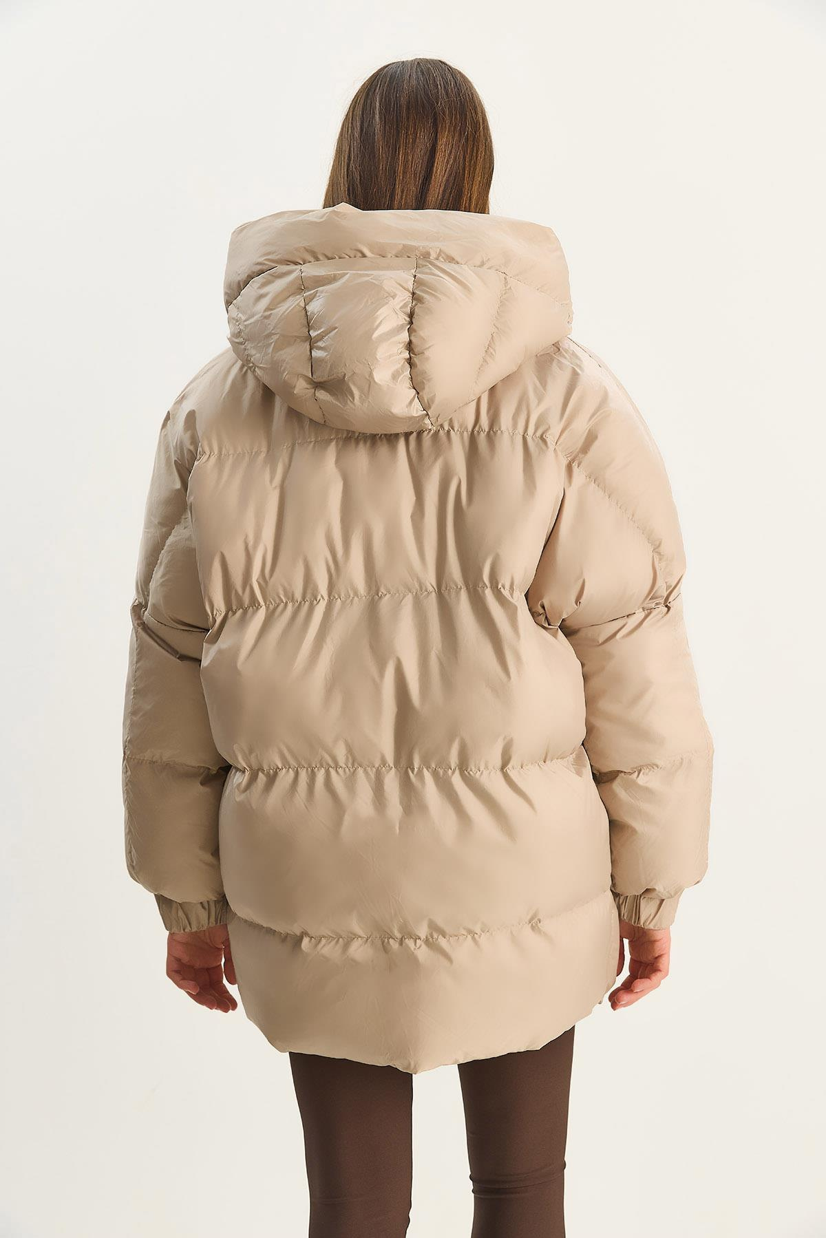 Kadın Kapüşonlu Oversize Yarasa Kol Şişme Mont 60283686 - Bej DIŞ GİYİM modelleri