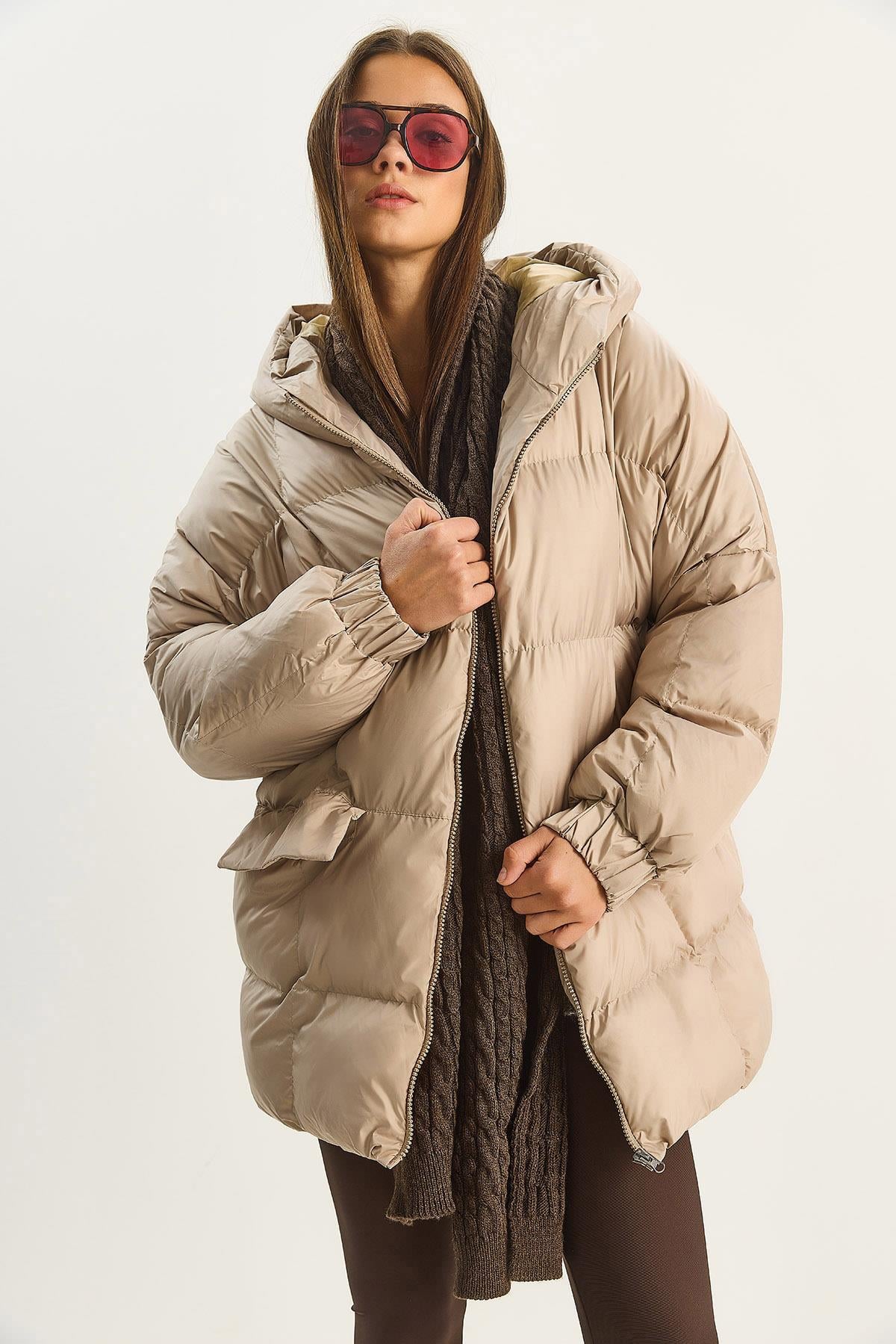 Kadın Kapüşonlu Oversize Yarasa Kol Şişme Mont 60283686 - Bej DIŞ GİYİM modelleri