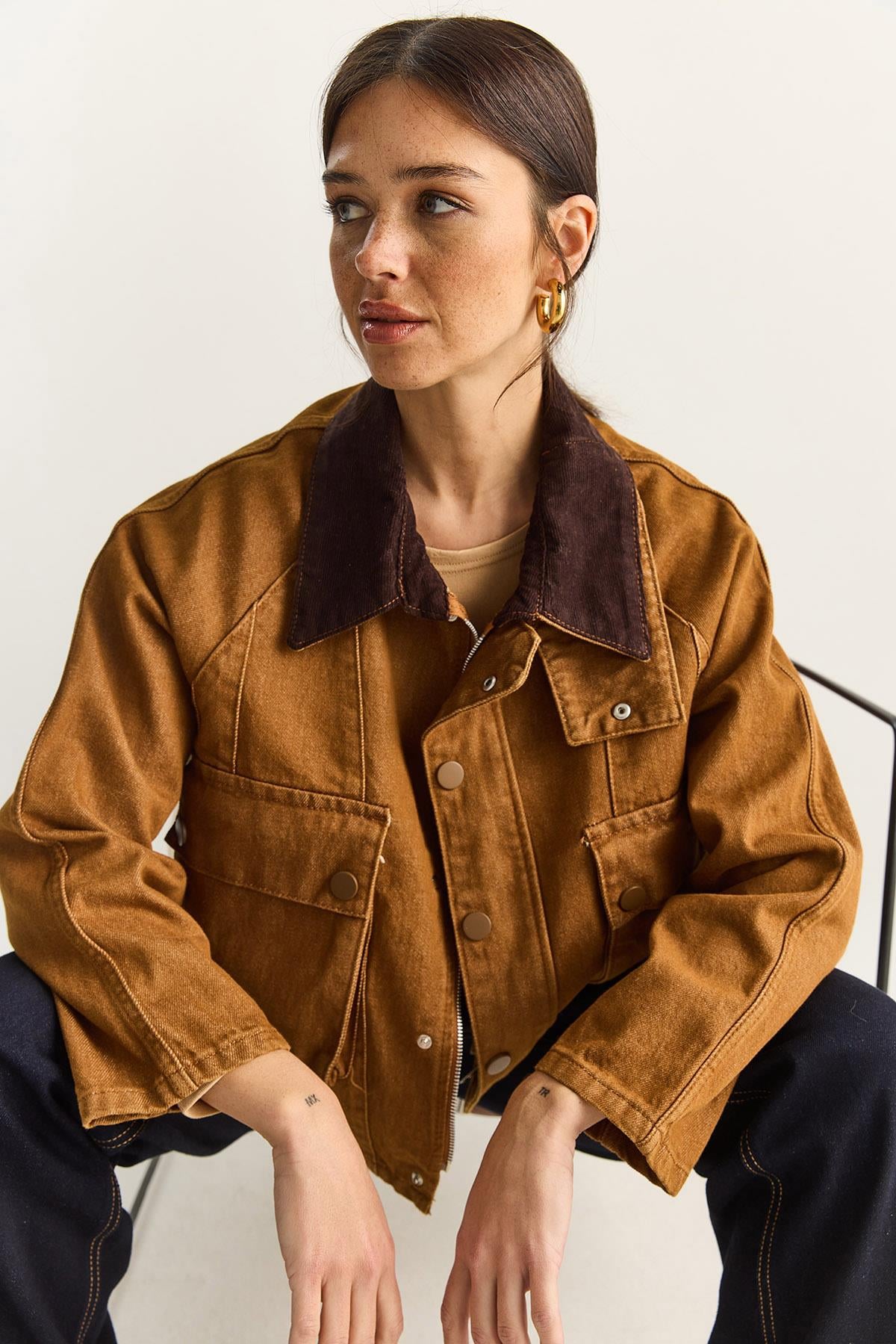 Kadın Kontrast Kadife Yaka Detaylı Büyük Cepli Gabardin Oversize Denim Ceket 6051 60283862 - Camel CEKET modelleri