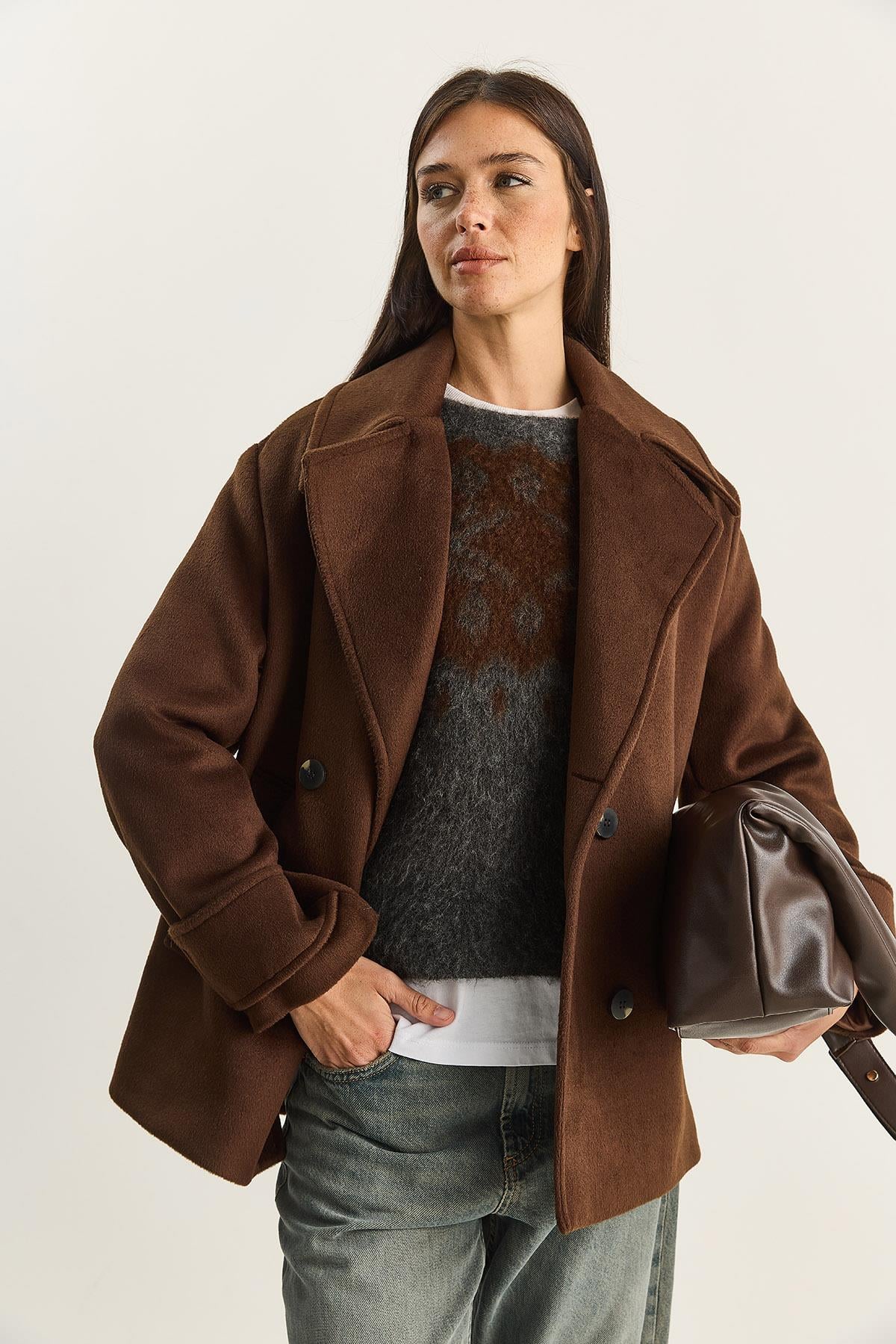Kadın Kruvaze Yaka Astarlı Kısa Oversize Kaşe Kaban 3508 60283850 - Acı Kahve DIŞ GİYİM modelleri