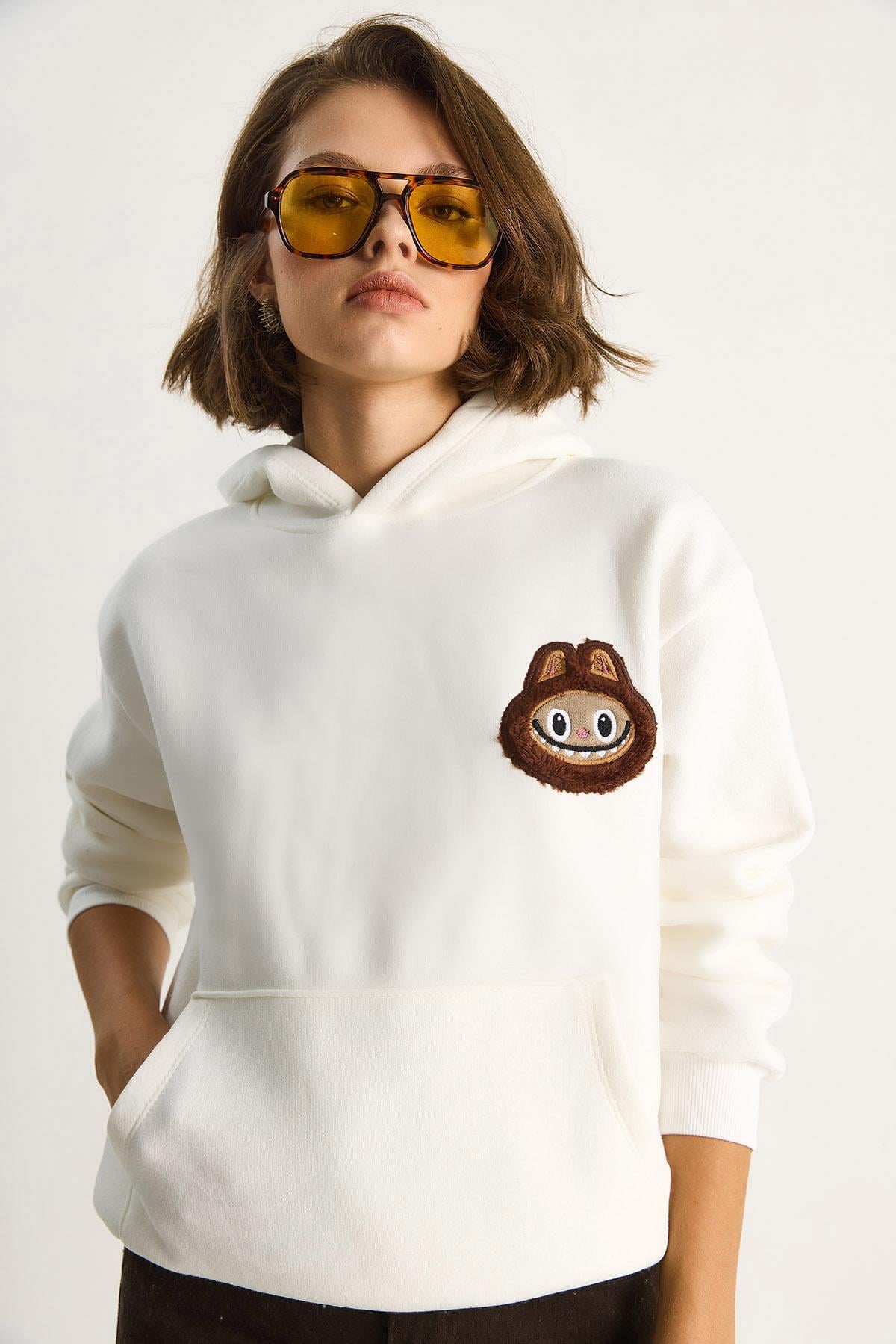 Kadın Nakış İşlemeli Kapüşonlu Kanguru Cepli Sweatshirt 6045 60284098 - Ekru SWEATSHİRT modelleri