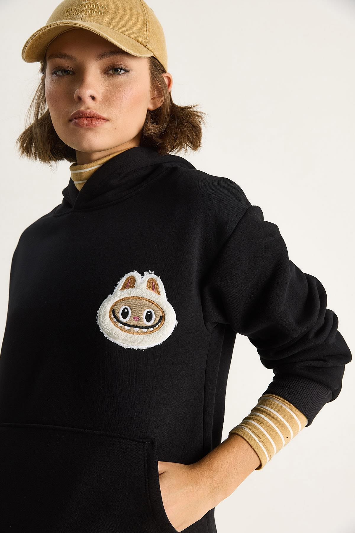 Kadın Nakış İşlemeli Kapüşonlu Kanguru Cepli Sweatshirt 6045 60284098 - Siyah SWEATSHİRT modelleri