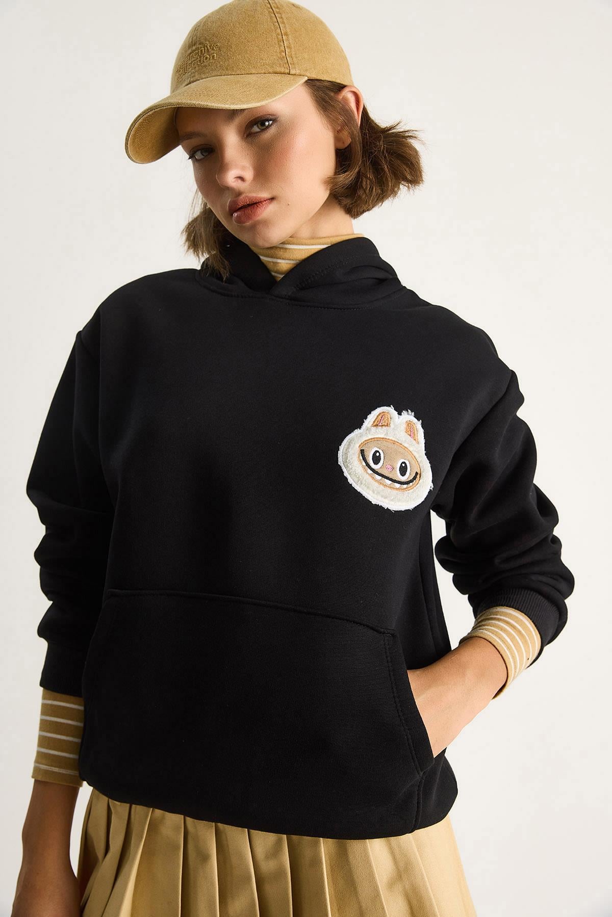 Kadın Nakış İşlemeli Kapüşonlu Kanguru Cepli Sweatshirt 6045 60284098 - Siyah SWEATSHİRT modelleri
