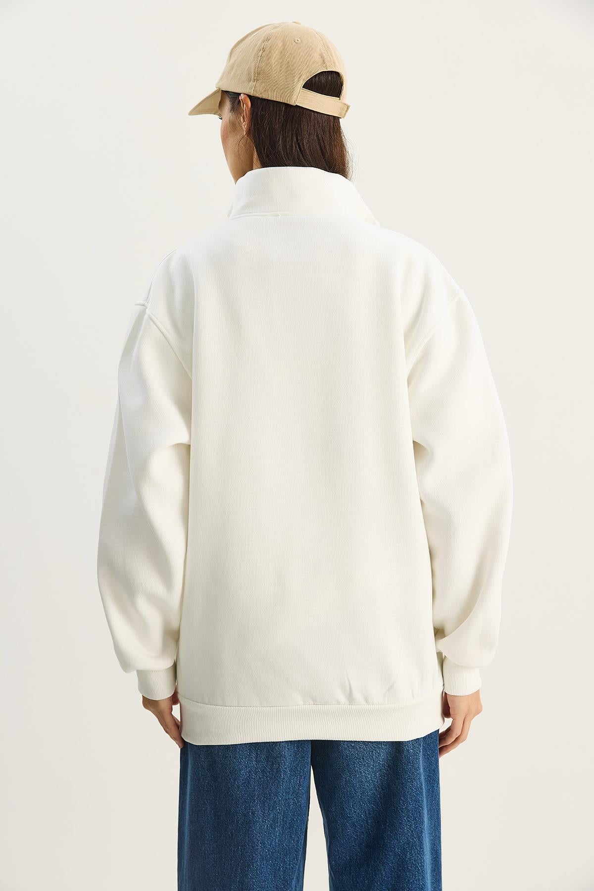 Kadın NYC Nakış İşlemeli Yakası Fermuarlı Üç İplik Şardonlu Oversize Sweatshirt 60283767 - Beyaz SWEATSHİRT modelleri
