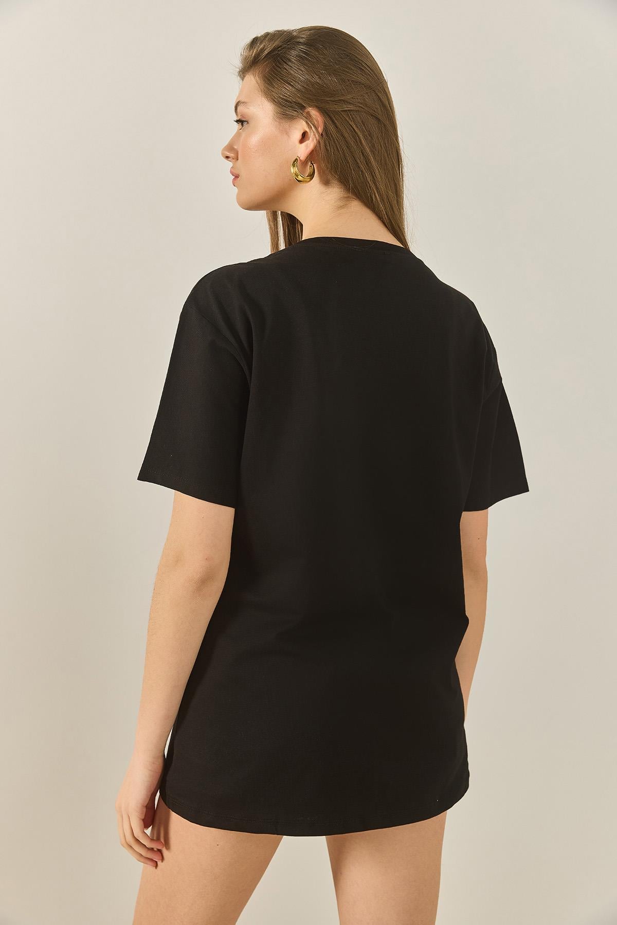 Kadın Omuzdan Yaprak Desenli Boncuk İşleme Detaylı Rahat Kalıp Pamuklu T-Shirt 1850 60283283 - Siyah