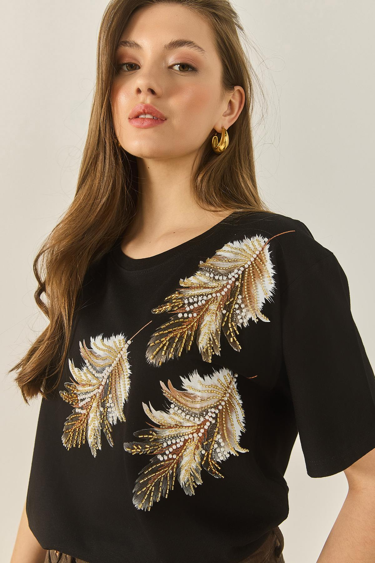 Kadın Omuzdan Yaprak Desenli Boncuk İşleme Detaylı Rahat Kalıp Pamuklu T-Shirt 1850 60283283 - Siyah