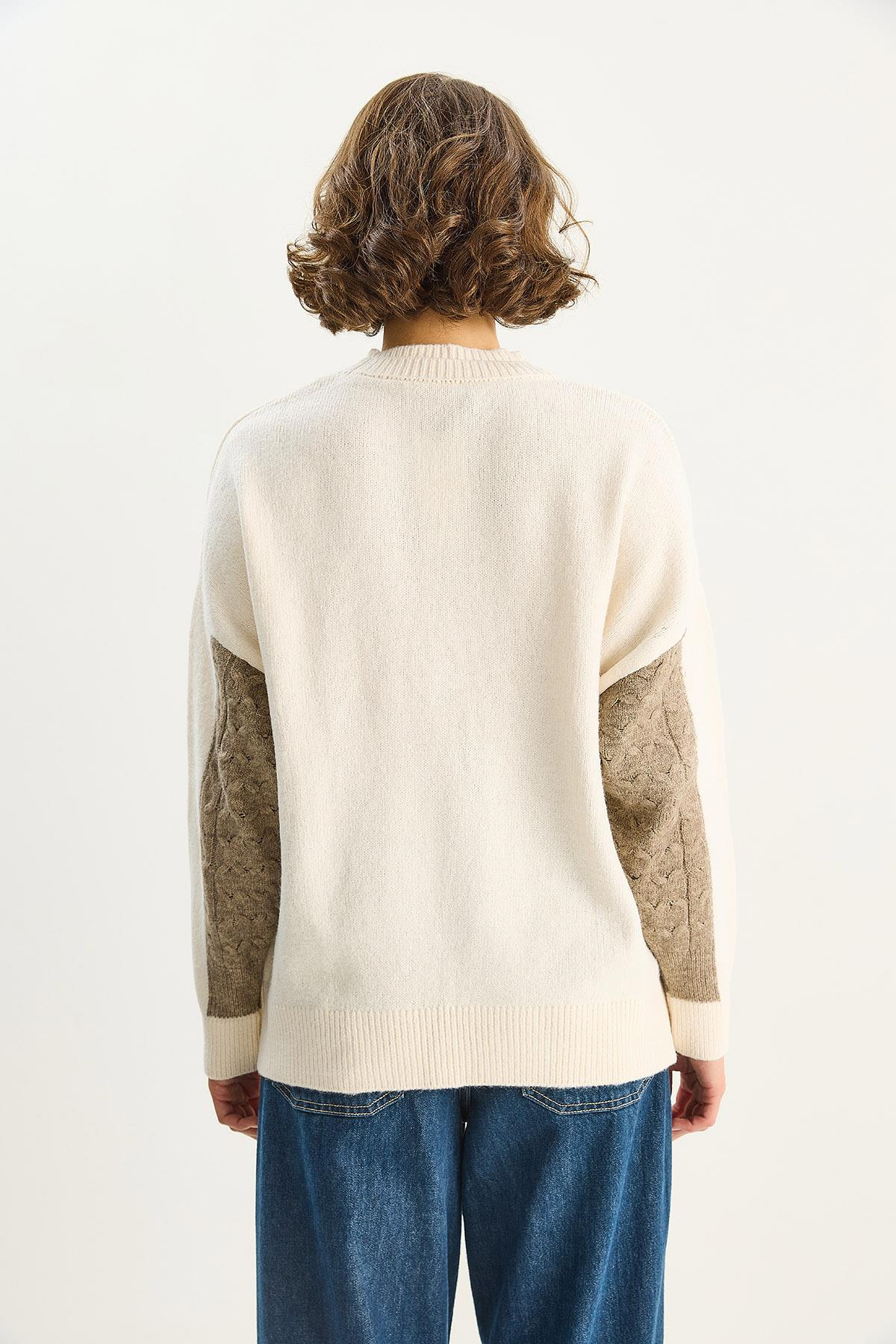 Kadın Renk Bloklu Oversize Triko Kazak TK251078 60283721 - Krem-Vizon KAZAK modelleri