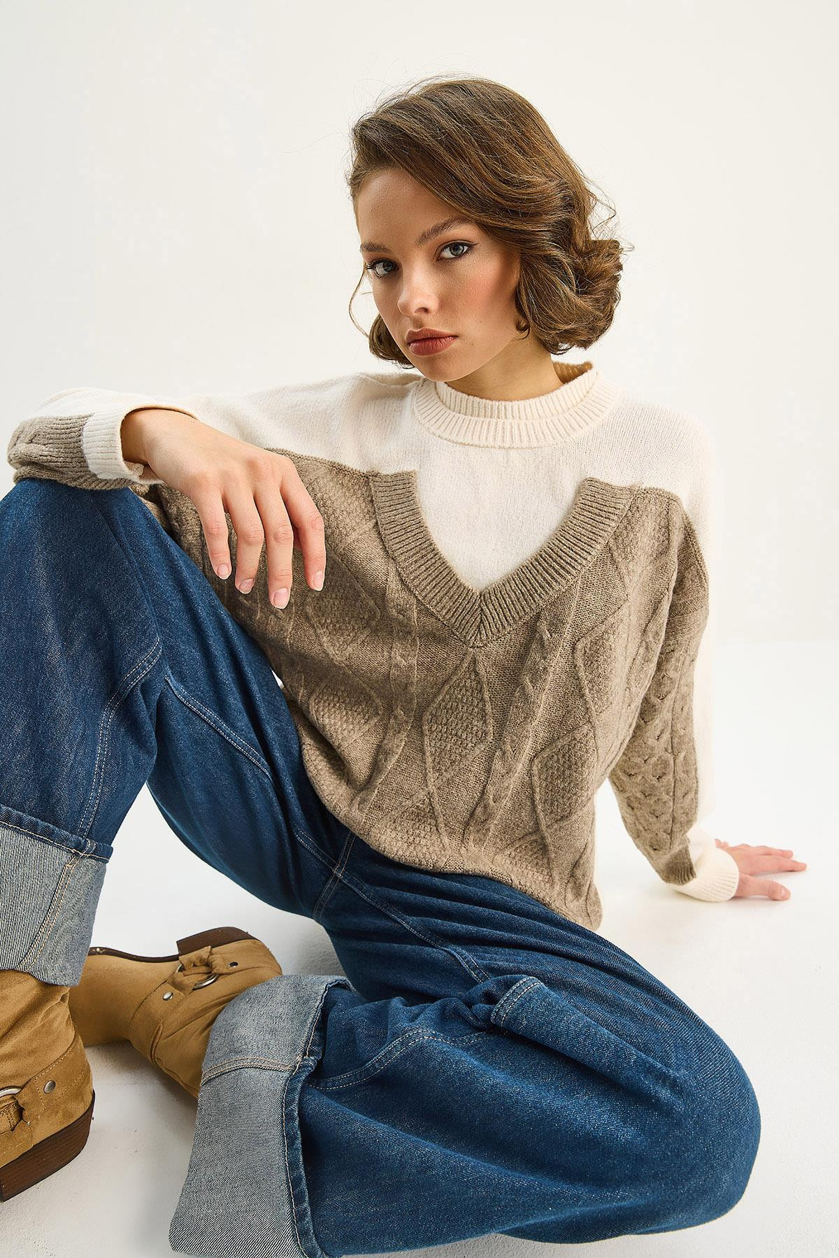 Kadın Renk Bloklu Oversize Triko Kazak TK251078 60283721 - Krem-Vizon KAZAK modelleri