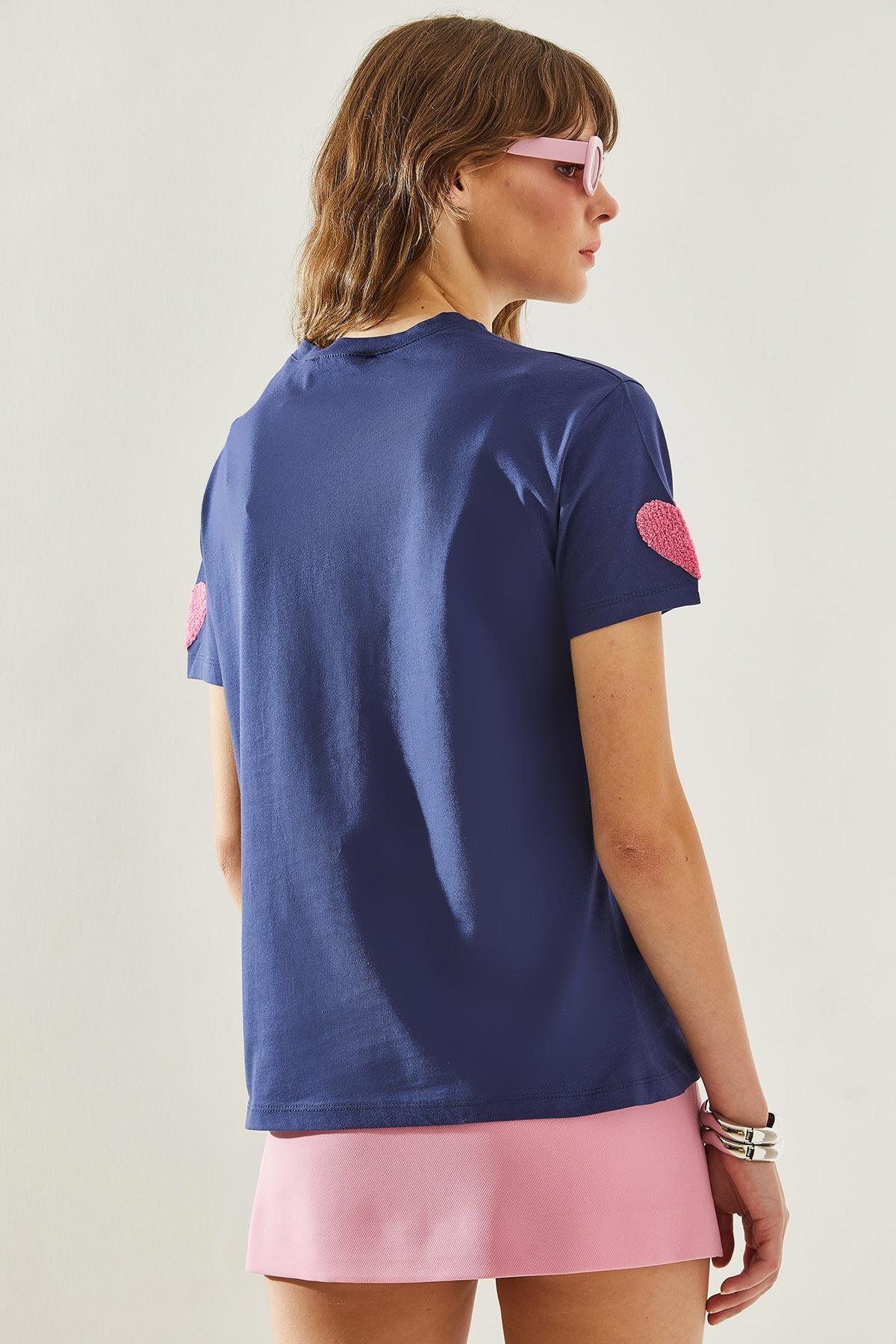 Kadın Süzene Kalp Nakışlı Basic T-Shirt 60251208 - Lacivert T-SHİRT modelleri