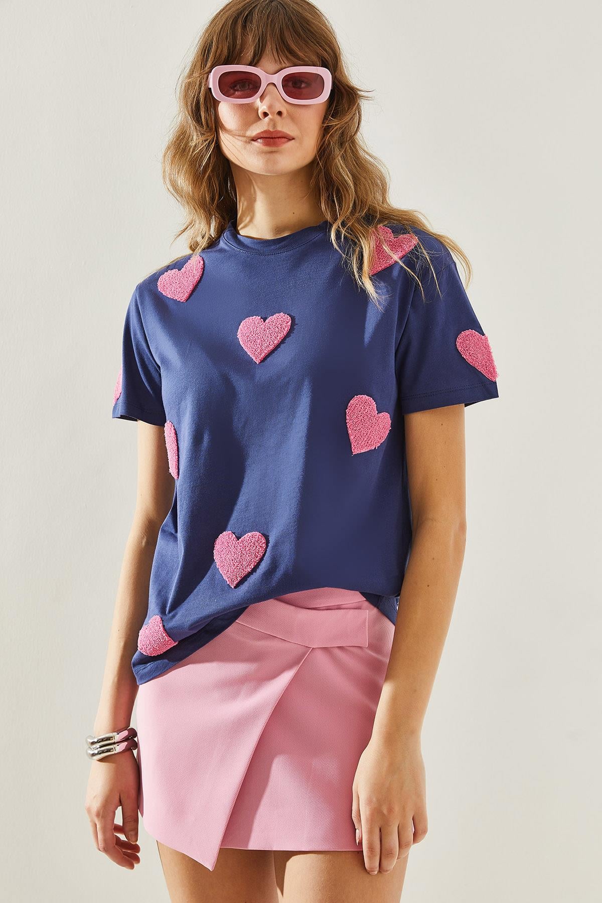 Kadın Süzene Kalp Nakışlı Basic T-Shirt 60251208 - Lacivert T-SHİRT modelleri