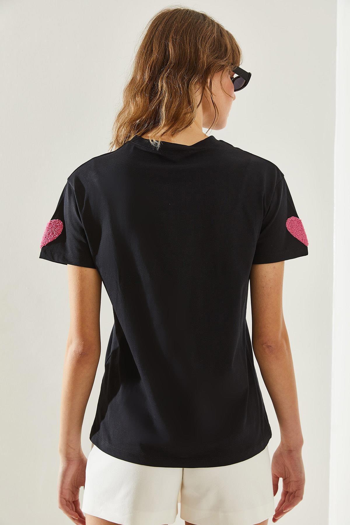 Kadın Süzene Kalp Nakışlı Basic T-Shirt 60251208 - Siyah T-SHİRT modelleri