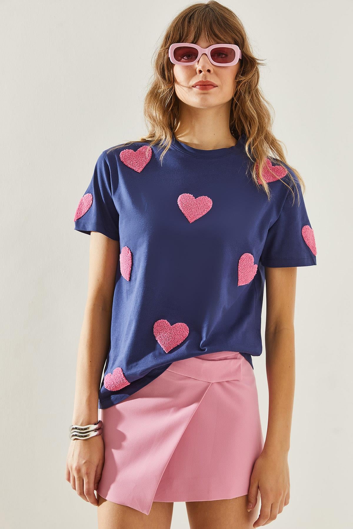 Kadın Süzene Kalp Nakışlı Basic T-Shirt 60251208 - Lacivert T-SHİRT modelleri