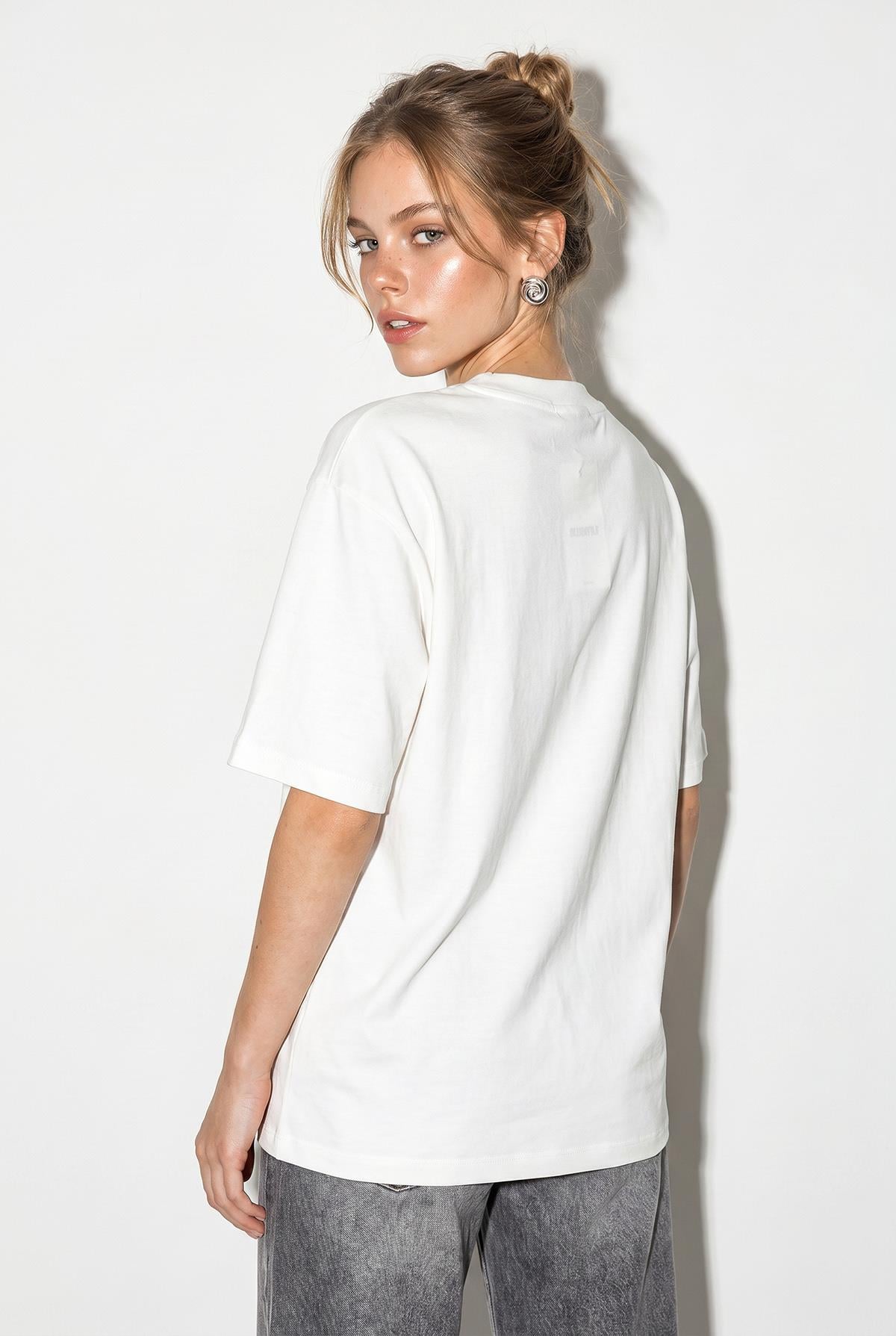 Kadın Taş İşlemeli Bisiklet Yaka Oversize Pamuklu T-Shirt ÖT261107 60286302 - Beyaz T-SHİRT modelleri