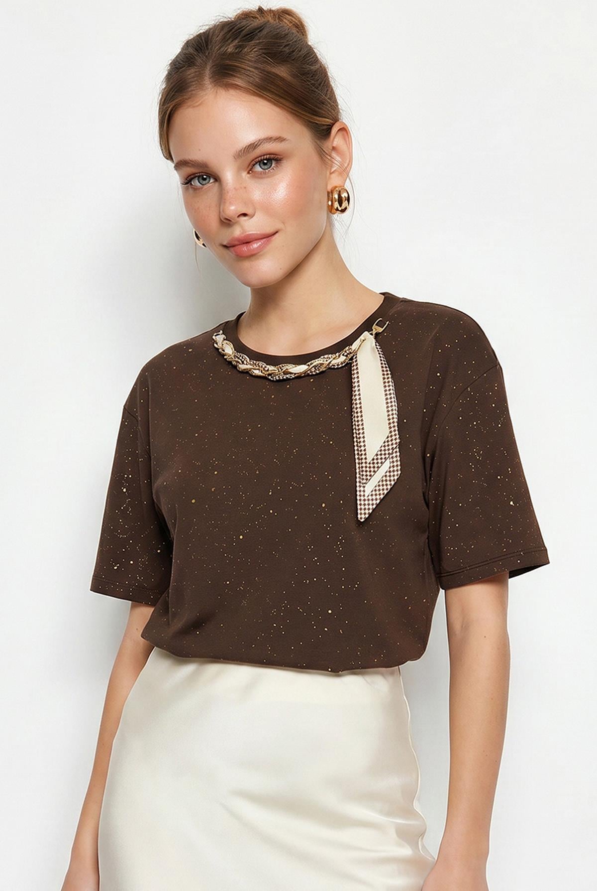 Kadın Yaldız Baskılı Zincir ve Fular Detaylı Oversize T-Shirt 2214 60286293 - Acı Kahve T-SHİRT modelleri