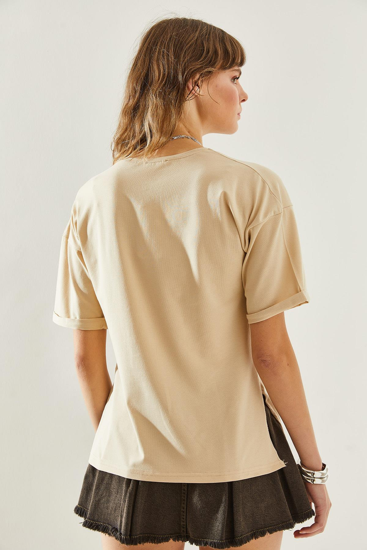 Kadın Yandan Yırtmaçlı Kol Katlama Detaylı Bisiklet Yaka Kısa Kollu Basic T-Shirt 60251203 - Bej T-SHİRT modelleri