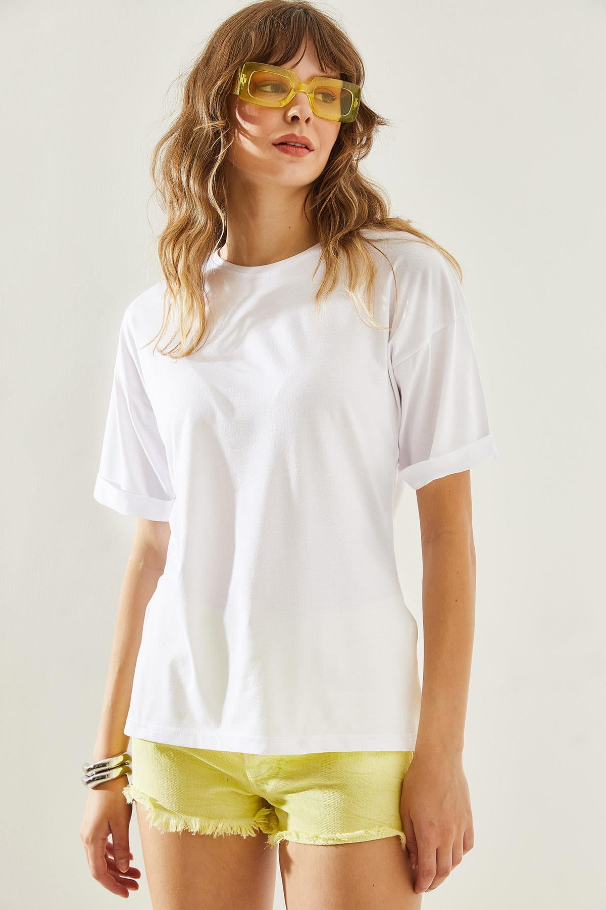 Kadın Yandan Yırtmaçlı Kol Katlama Detaylı Bisiklet Yaka Kısa Kollu Basic T-Shirt 60251203 - Beyaz T-SHİRT modelleri