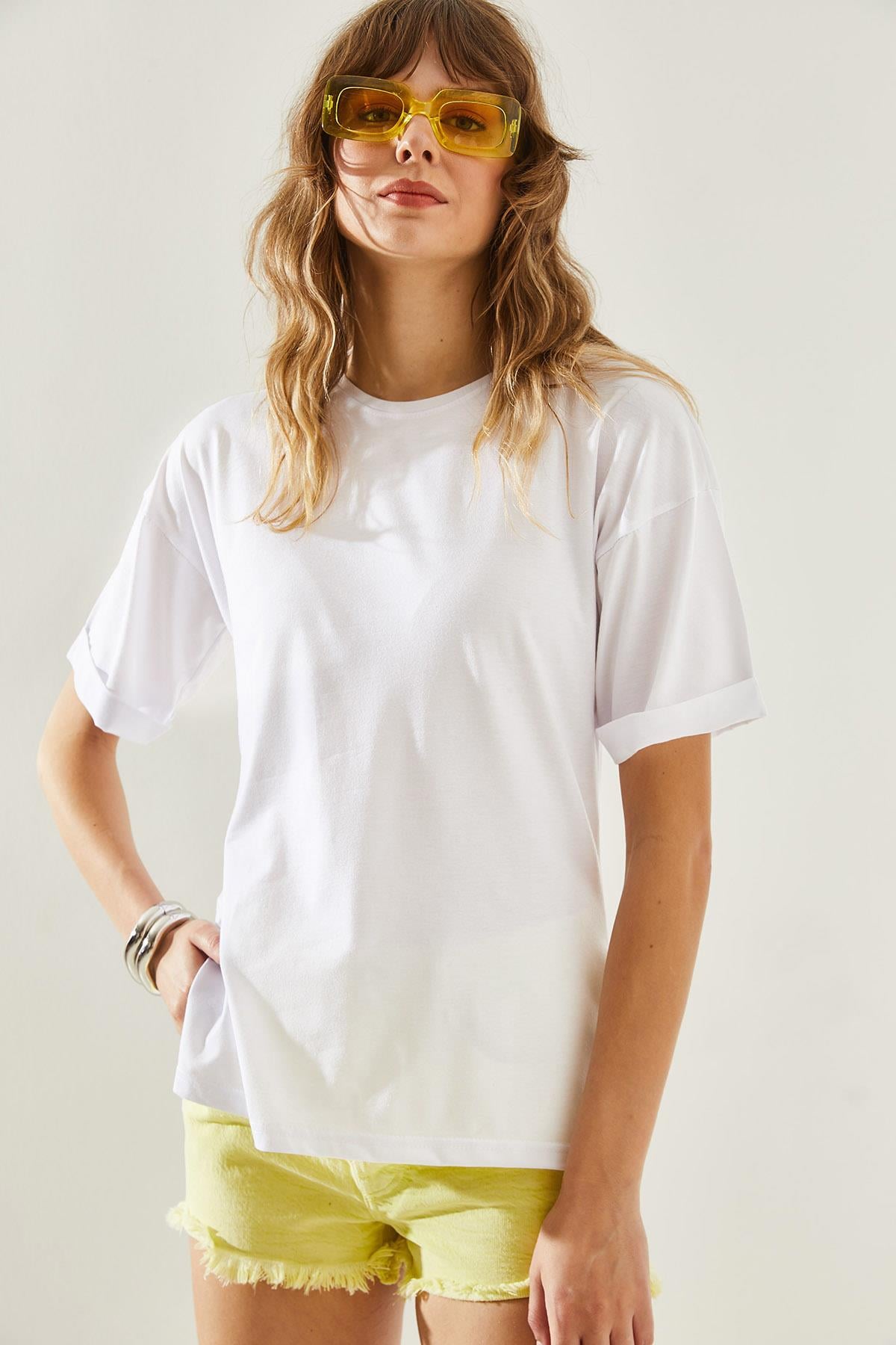 Kadın Yandan Yırtmaçlı Kol Katlama Detaylı Bisiklet Yaka Kısa Kollu Basic T-Shirt 60251203 - Beyaz T-SHİRT modelleri