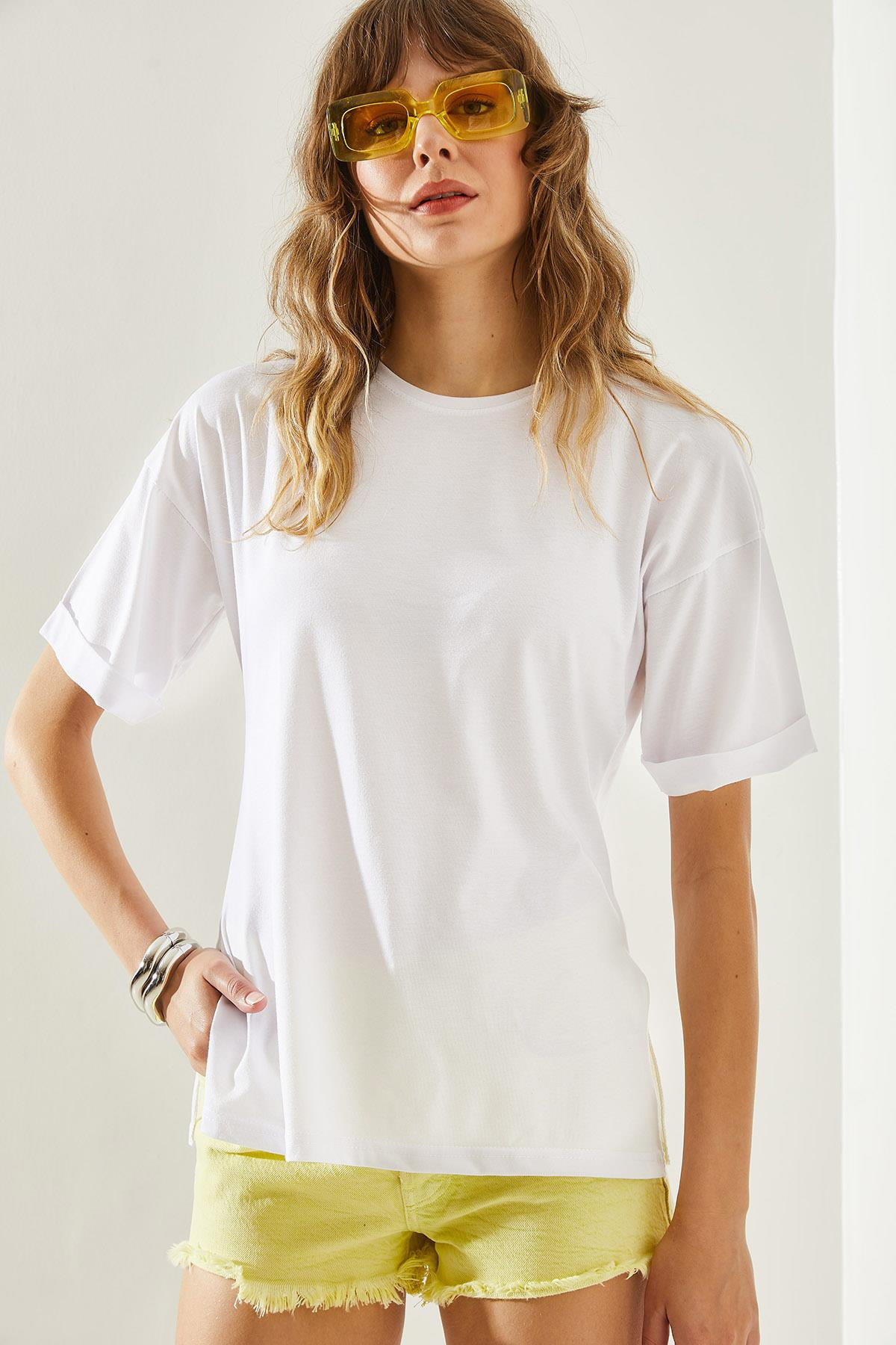 Kadın Yandan Yırtmaçlı Kol Katlama Detaylı Bisiklet Yaka Kısa Kollu Basic T-Shirt 60251203 - Beyaz T-SHİRT modelleri