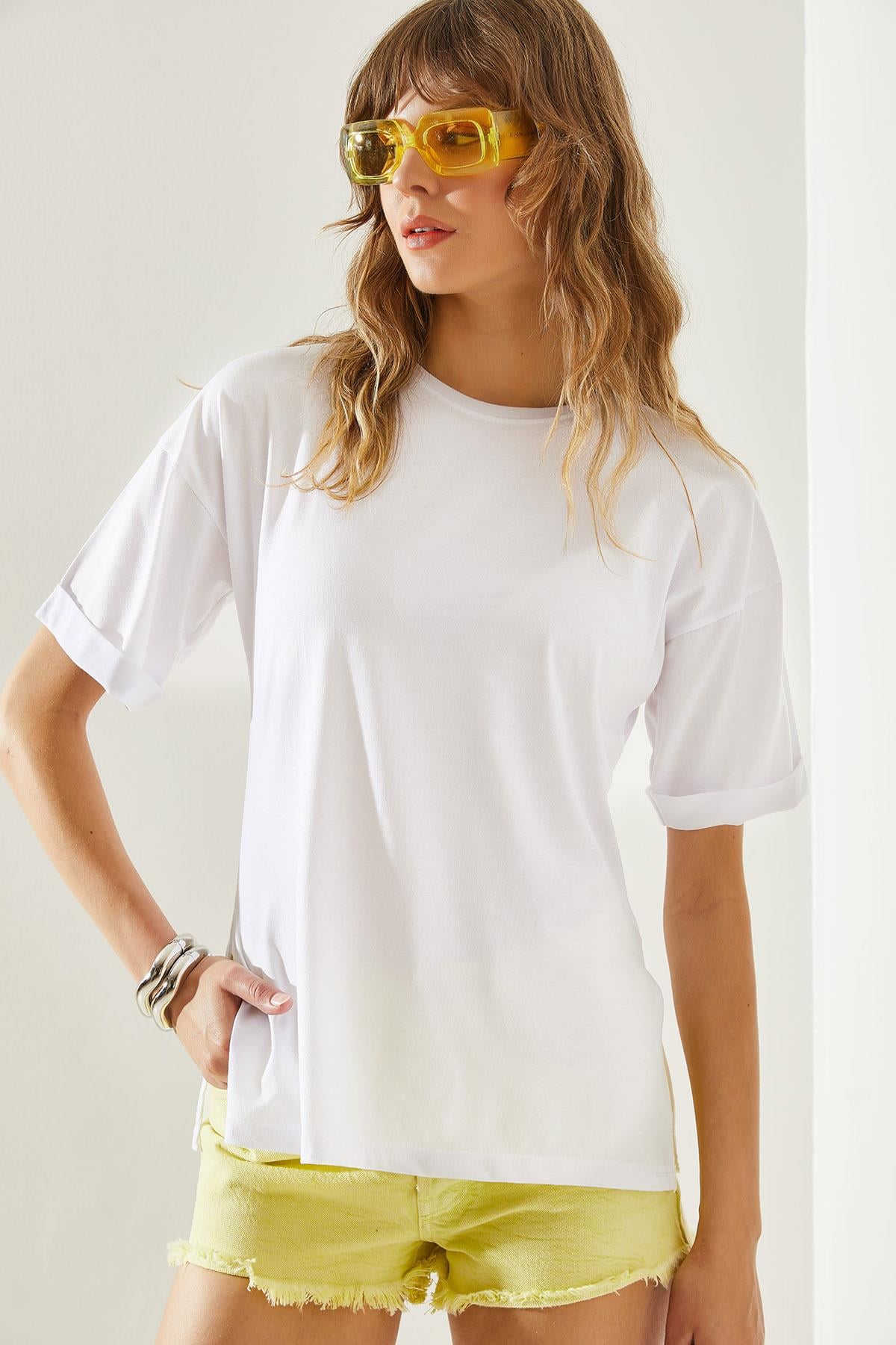 Kadın Yandan Yırtmaçlı Kol Katlama Detaylı Bisiklet Yaka Kısa Kollu Basic T-Shirt 60251203 - Beyaz T-SHİRT modelleri