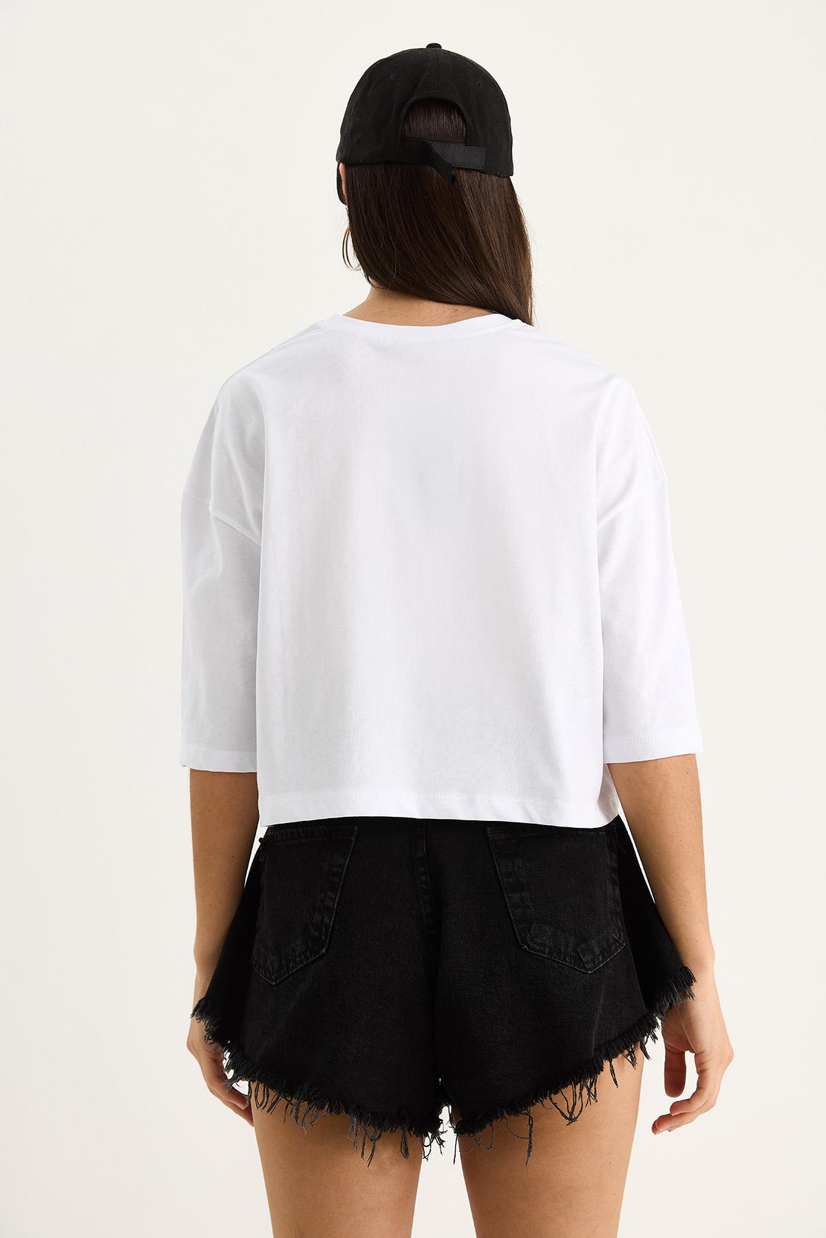 Kadın Yazı Baskılı Bisiklet Yaka %100 Pamuklu Crop T-Shirt 6705 60283450 - Beyaz