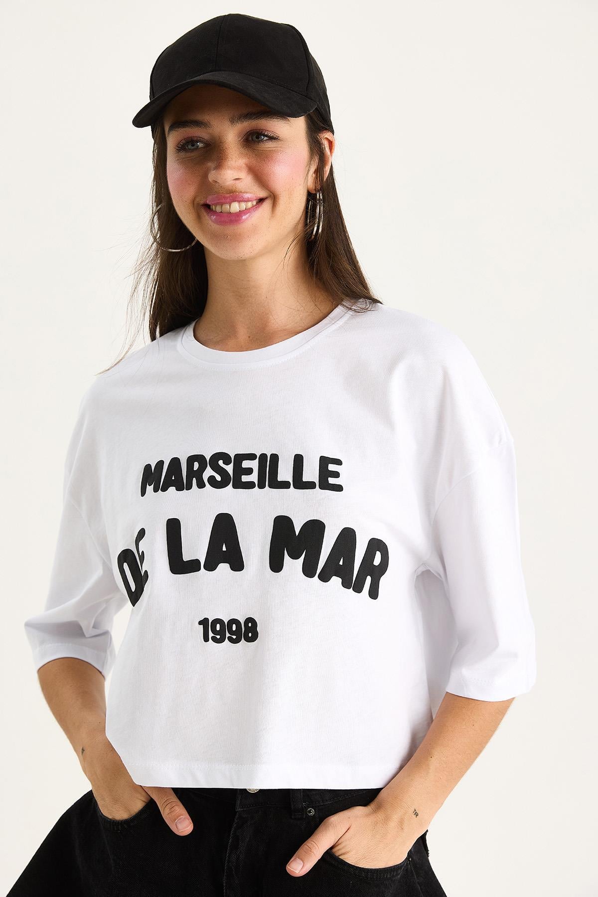 Kadın Yazı Baskılı Bisiklet Yaka %100 Pamuklu Crop T-Shirt 6705 60283450 - Beyaz