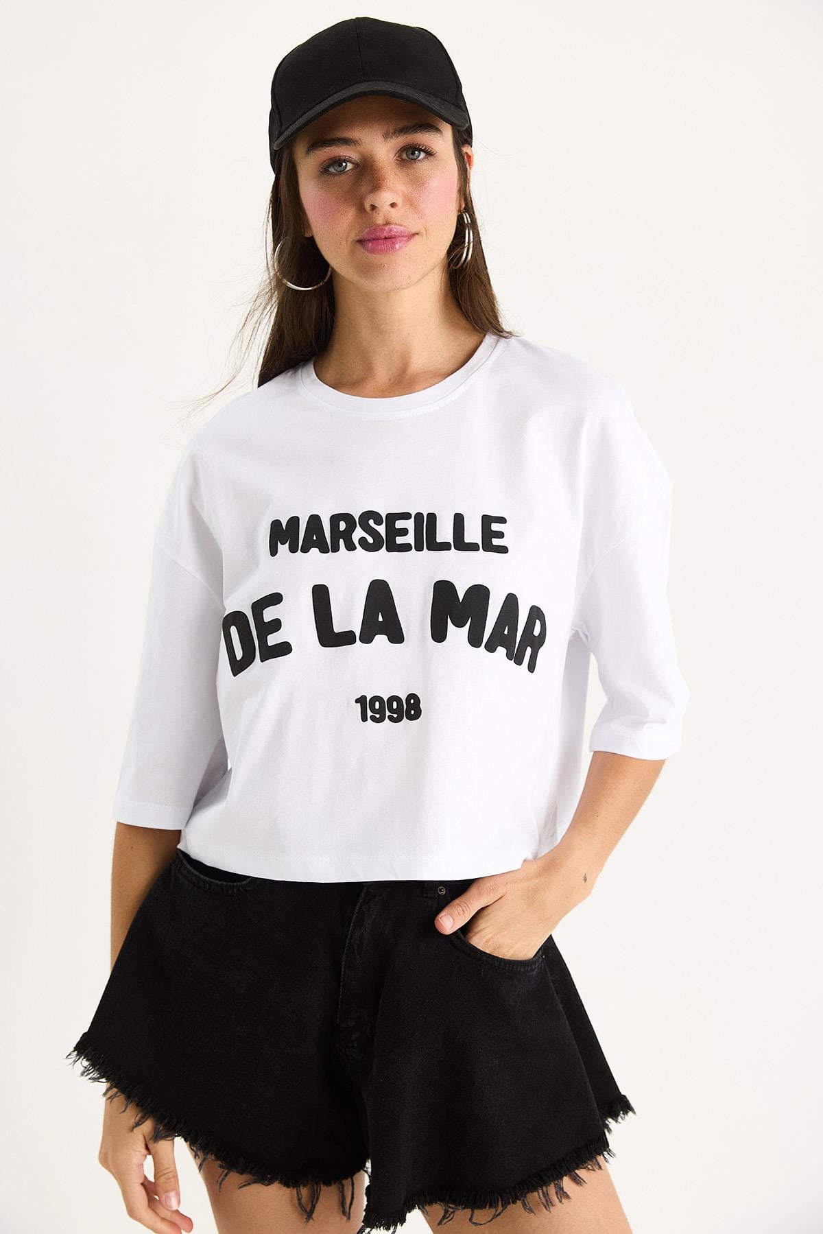 Kadın Yazı Baskılı Bisiklet Yaka %100 Pamuklu Crop T-Shirt 6705 60283450 - Beyaz