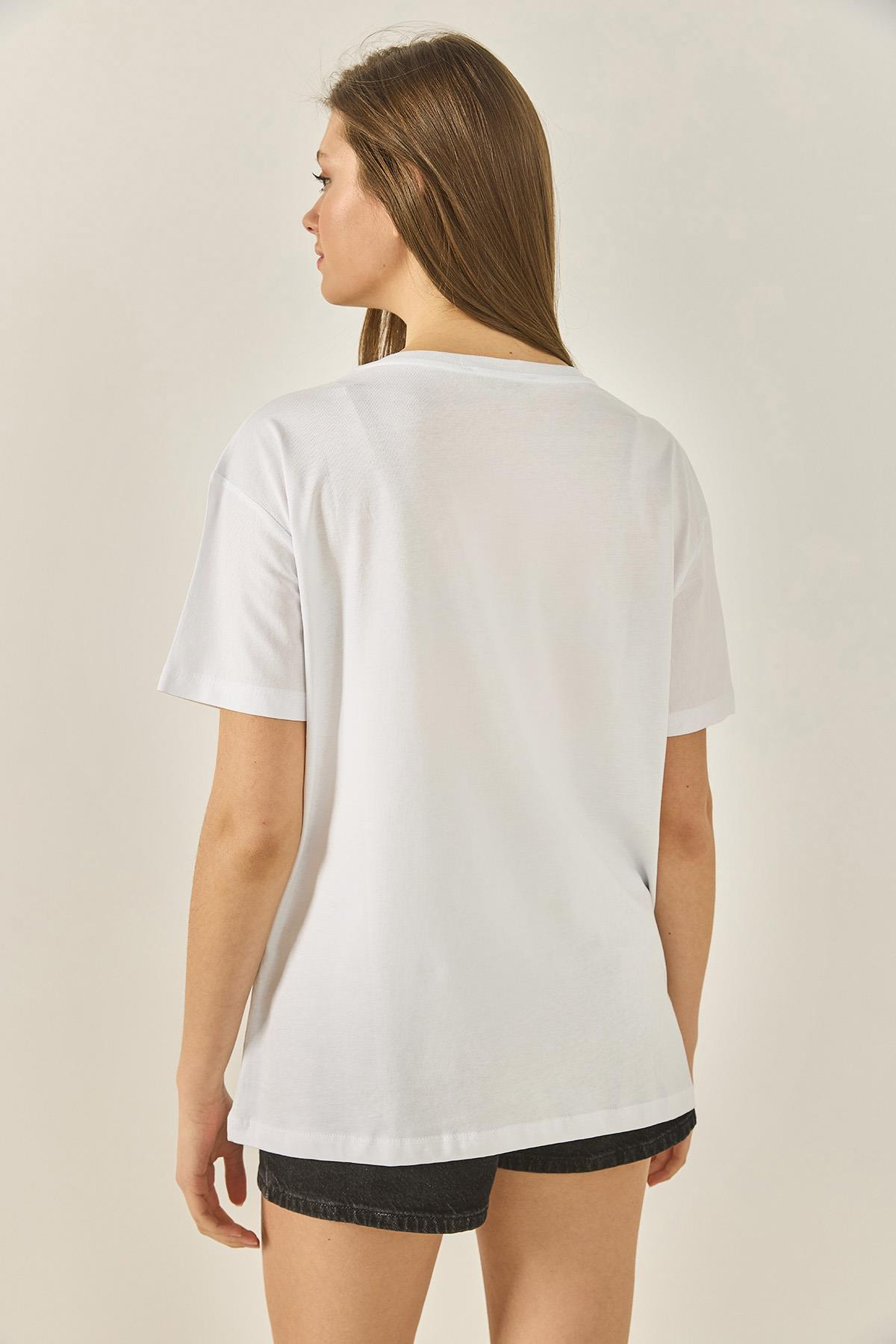 Kalp Baskılı Boncuk İşlemeli Normal Kalıp Pamuklu T-Shirt 8106 60283301 - Beyaz