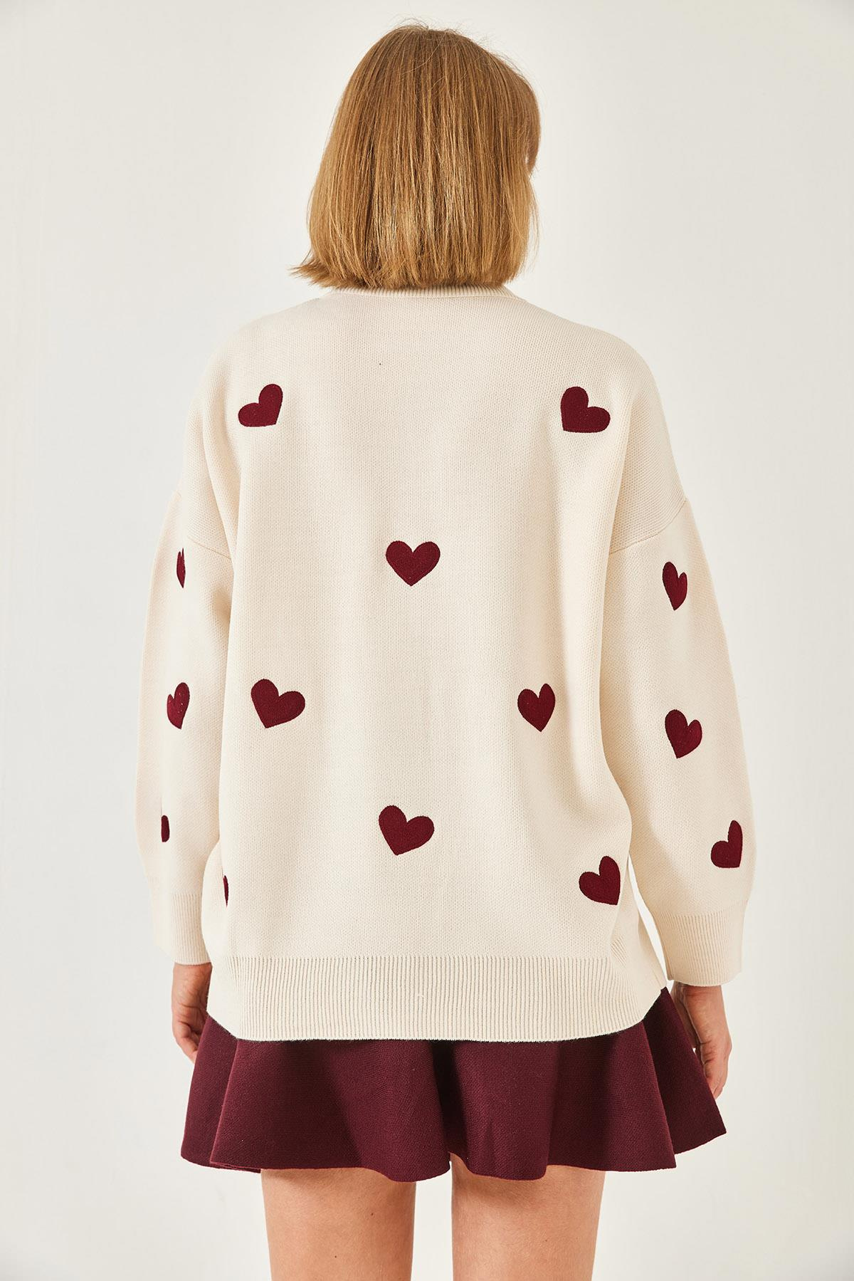 Kalp Nakışlı Oversize Triko Kazak 231173 60261328 - Krem-Bordo