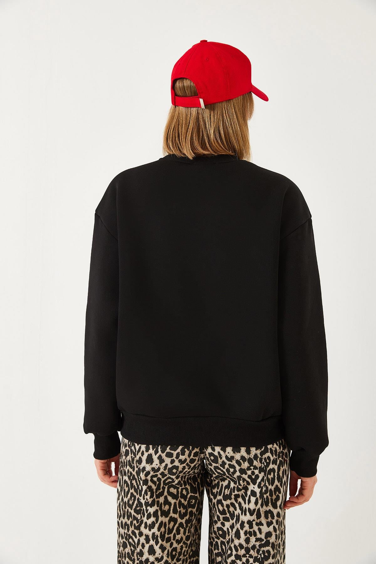Kalp Nakışlı Şardonlu Sweatshirt 60601033 - Siyah