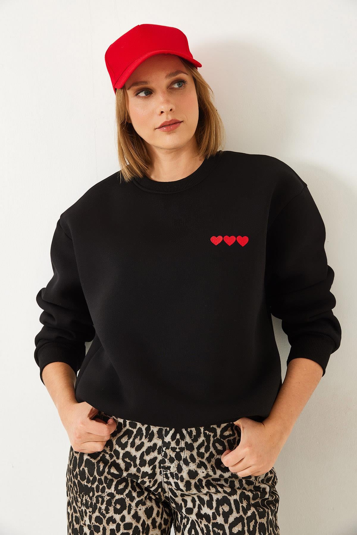 Kalp Nakışlı Şardonlu Sweatshirt 60601033 - Siyah
