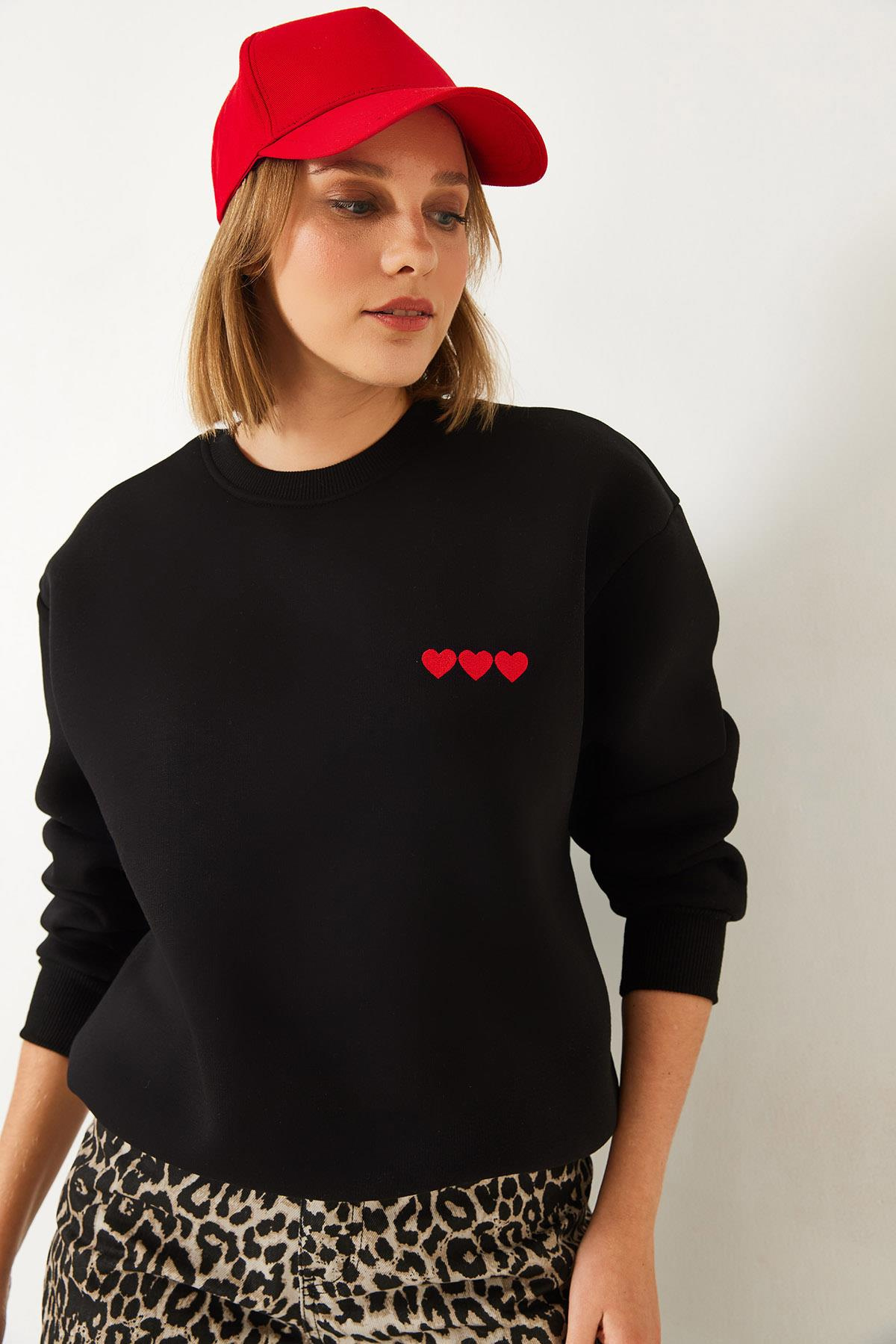 Kalp Nakışlı Şardonlu Sweatshirt 60601033 - Siyah