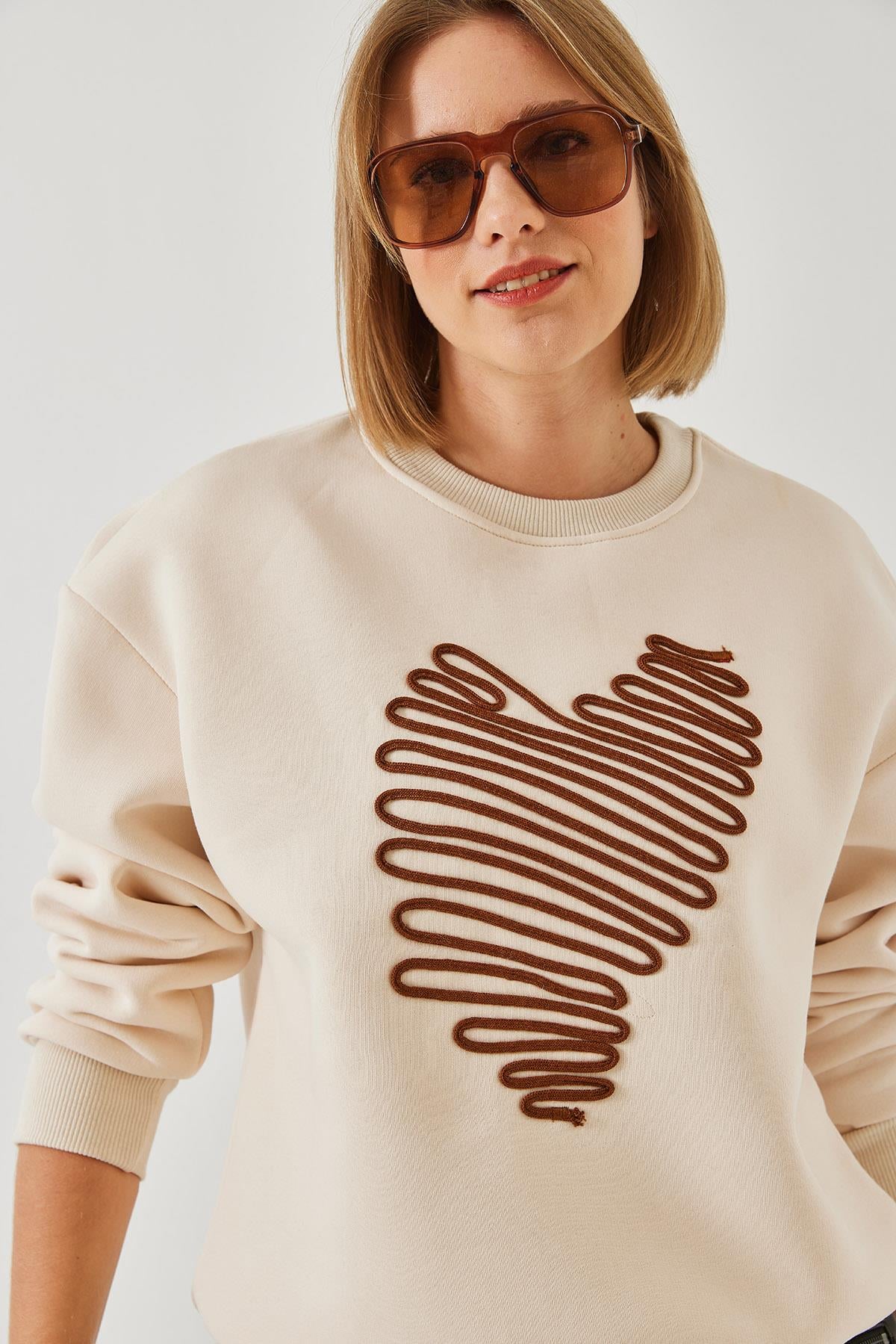 Kalp Nakışlı Sweatshirt 60601030 - Bej