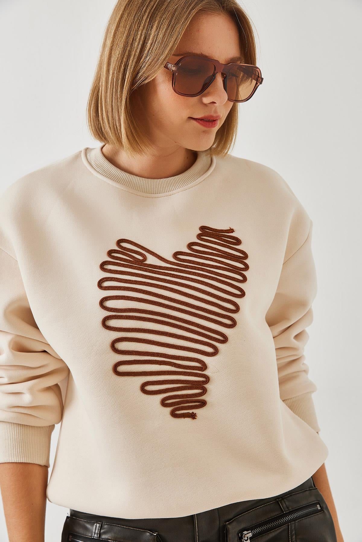 Kalp Nakışlı Sweatshirt 60601030 - Bej