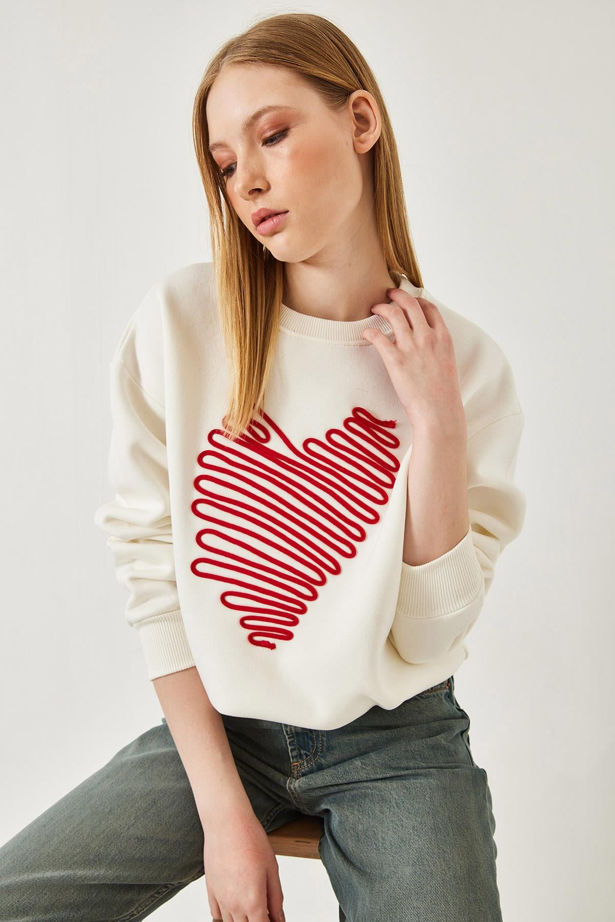 Kalp Nakışlı Sweatshirt 60601030 - Ekru