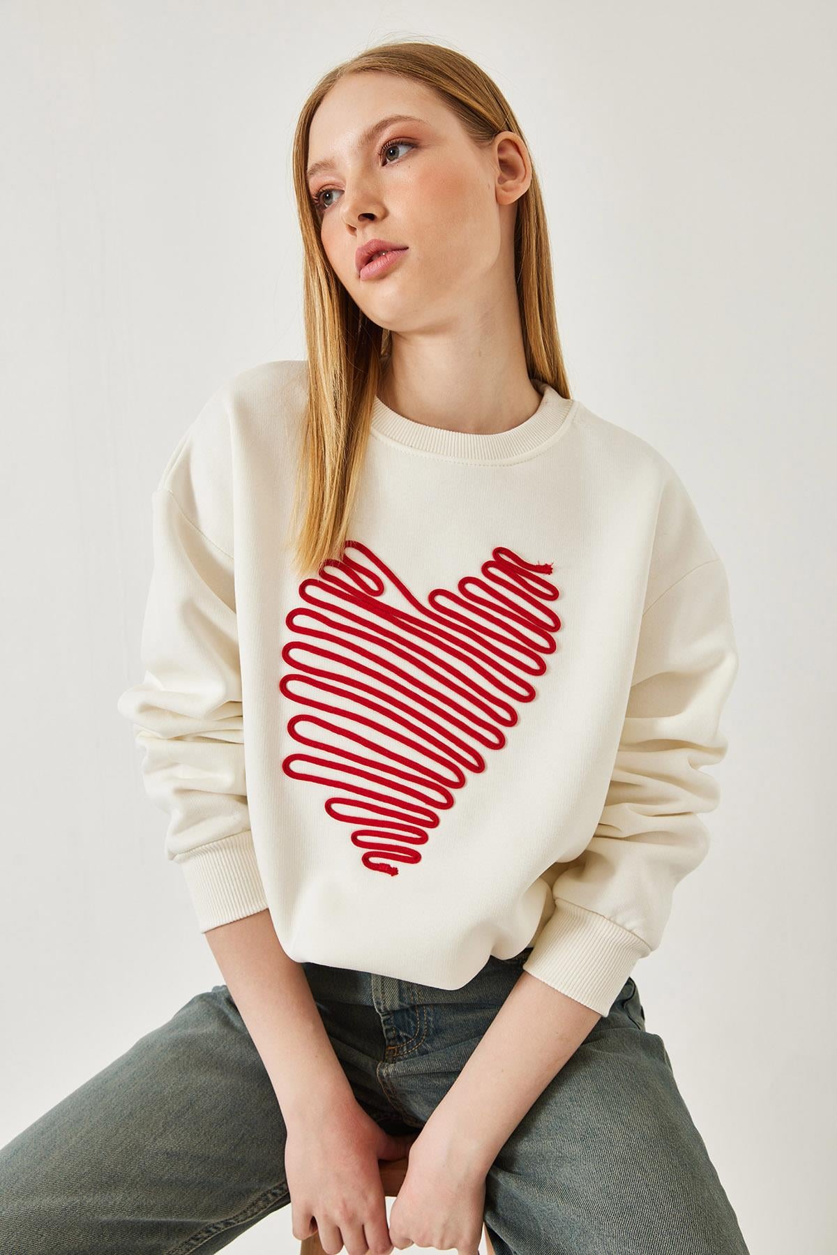 Kalp Nakışlı Sweatshirt 60601030 - Ekru