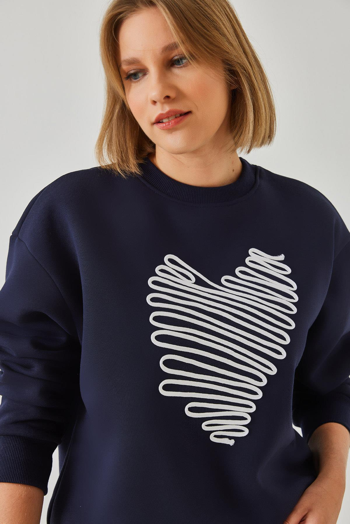 Kalp Nakışlı Sweatshirt 60601030 - Lacivert