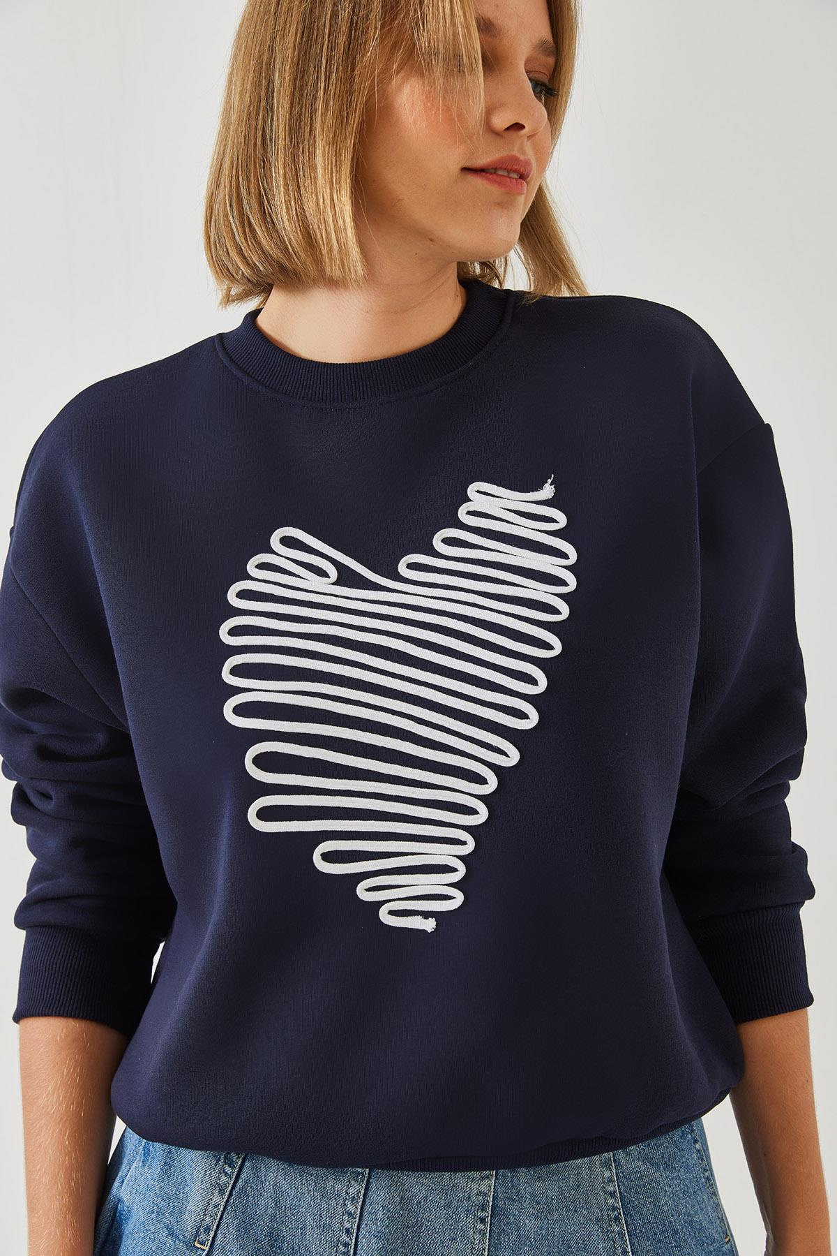 Kalp Nakışlı Sweatshirt 60601030 - Lacivert