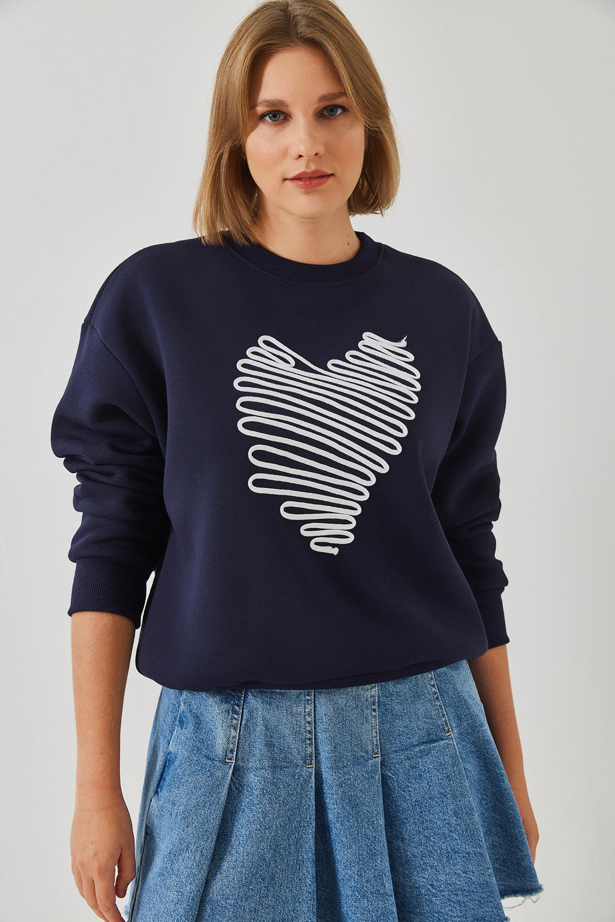 Kalp Nakışlı Sweatshirt 60601030 - Lacivert