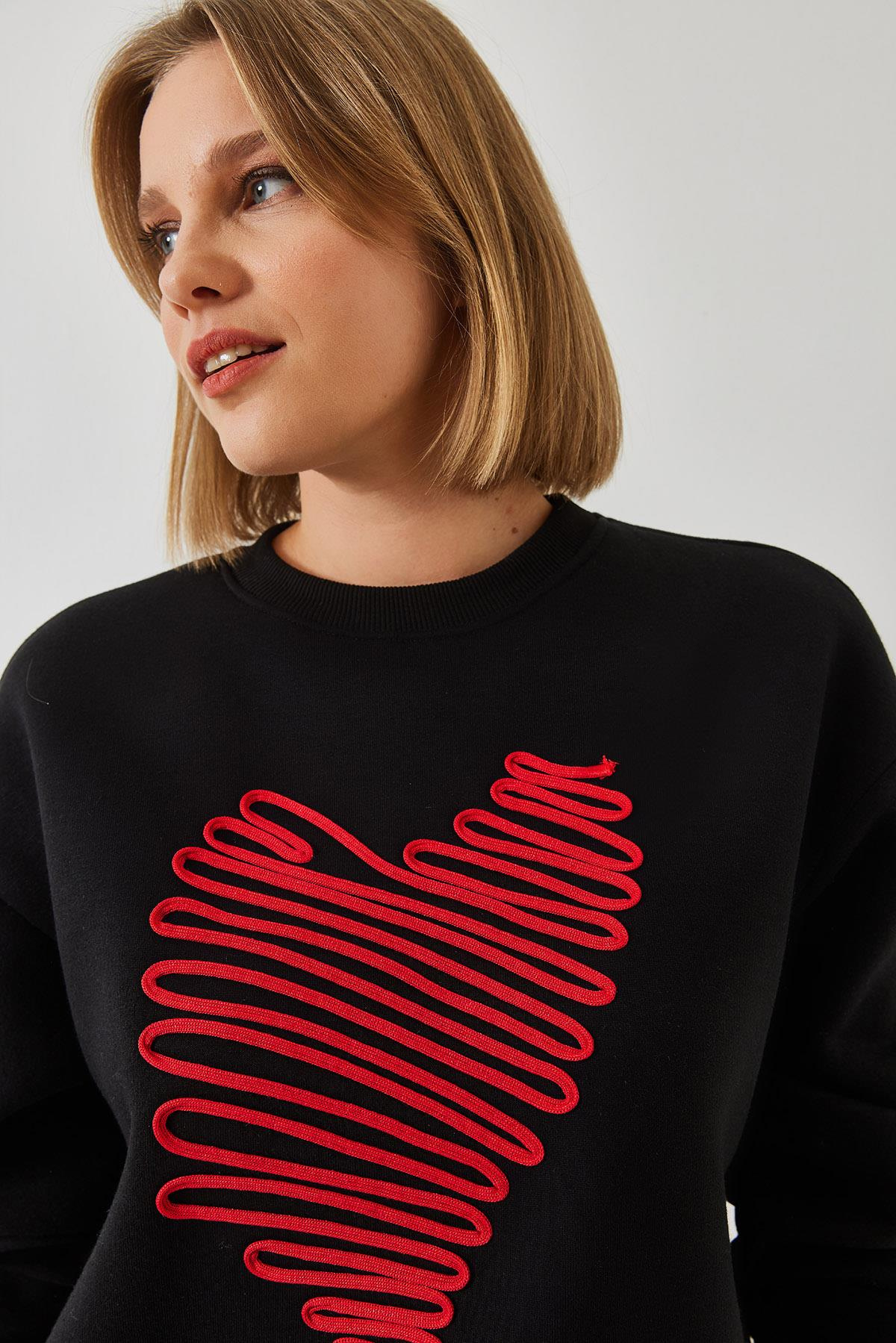 Kalp Nakışlı Sweatshirt 60601030 - Siyah