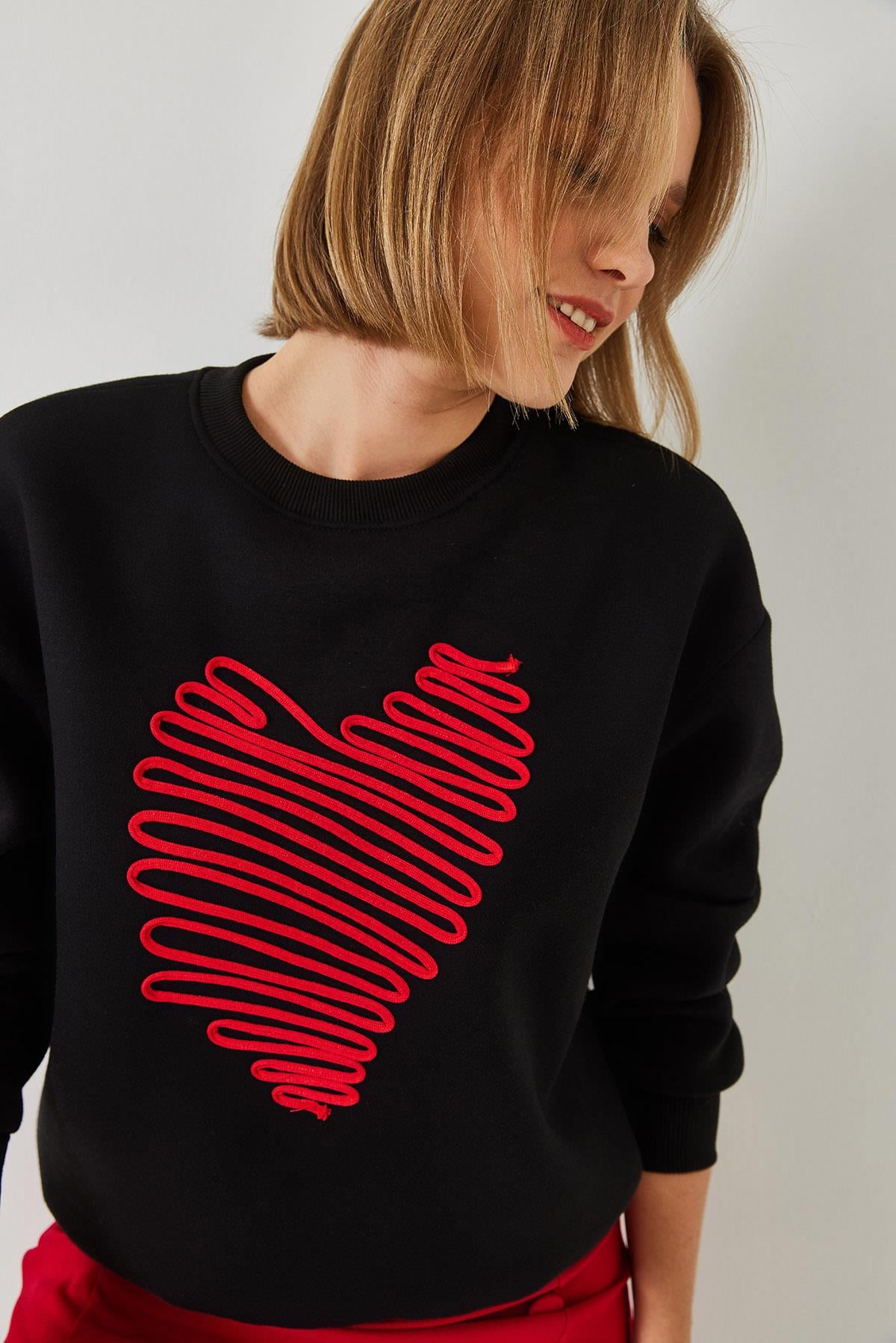 Kalp Nakışlı Sweatshirt 60601030 - Siyah