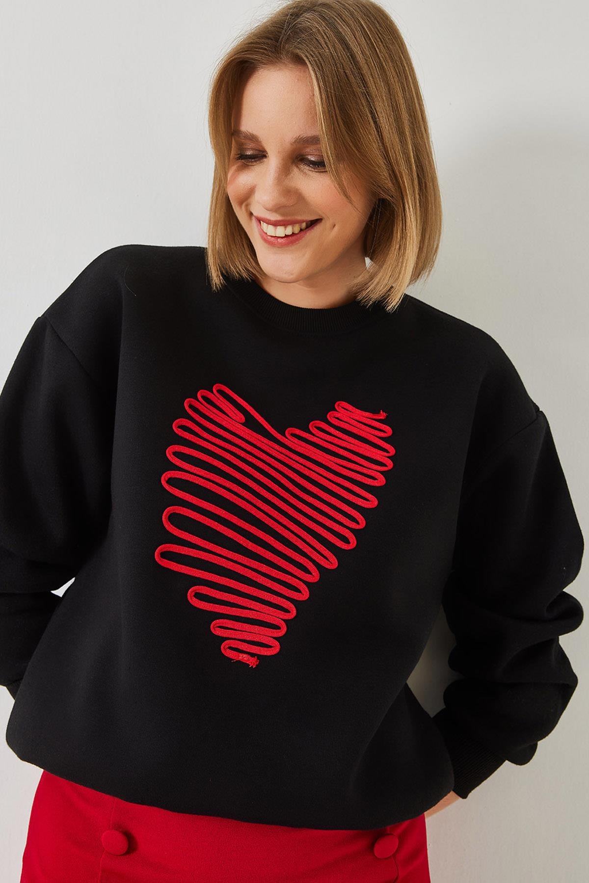 Kalp Nakışlı Sweatshirt 60601030 - Siyah