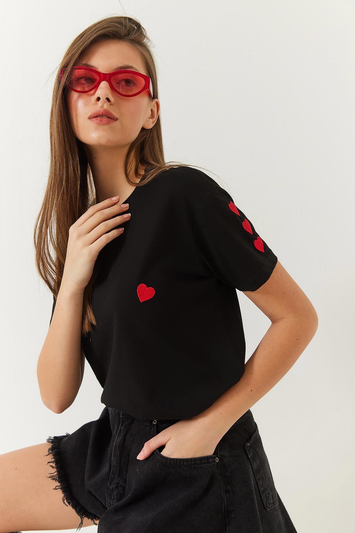 Kalp Nakışlı Tshirt 60602008 - Siyah
