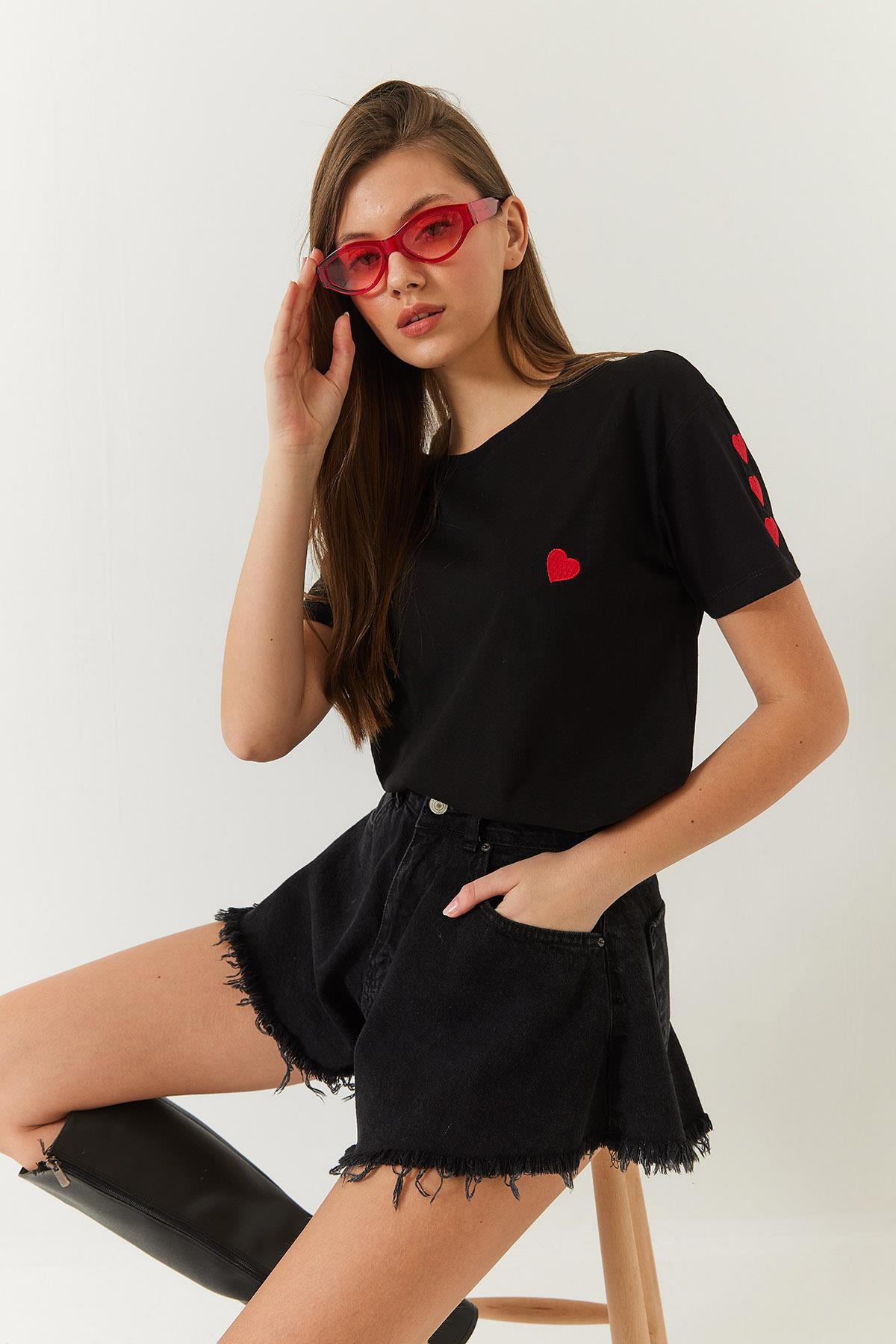 Kalp Nakışlı Tshirt 60602008 - Siyah