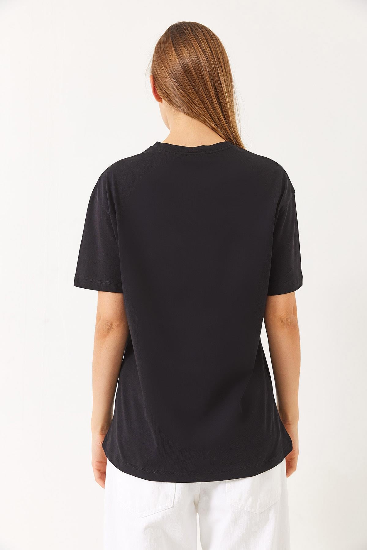 Kalpli Taş Baskılı Çiçek Aksesuarlu Bisiklet Yaka Pamuklu T-Shirt 60283098 - Siyah