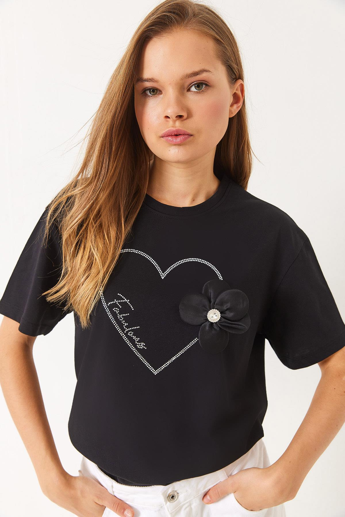 Kalpli Taş Baskılı Çiçek Aksesuarlu Bisiklet Yaka Pamuklu T-Shirt 60283098 - Siyah