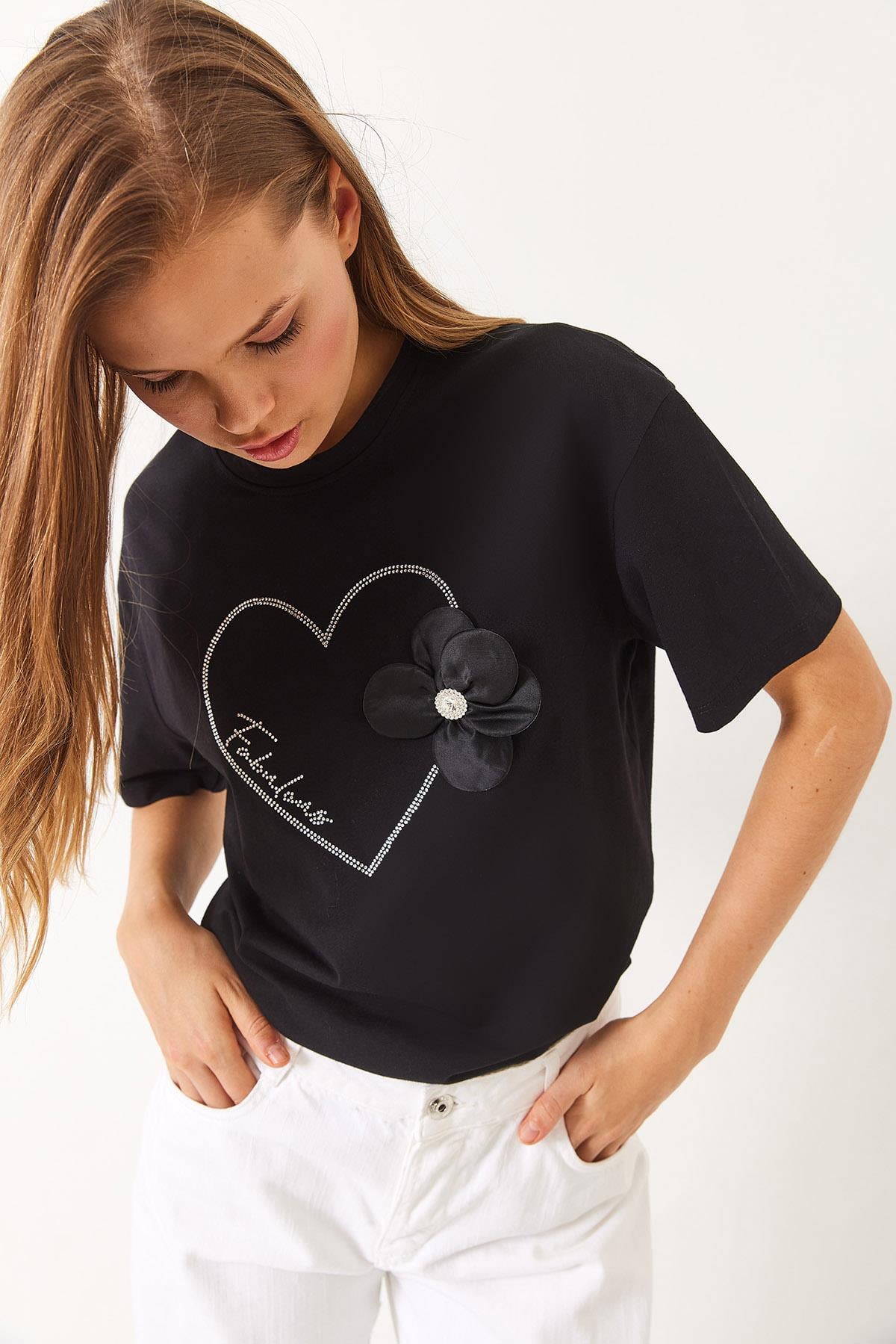 Kalpli Taş Baskılı Çiçek Aksesuarlu Bisiklet Yaka Pamuklu T-Shirt 60283098 - Siyah