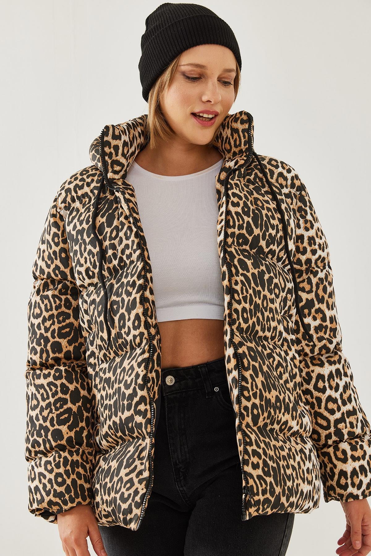 Kapişonu Bağcıklı Leopar Desenli Şişme Mont 2482 60351224 - Siyah-Camel