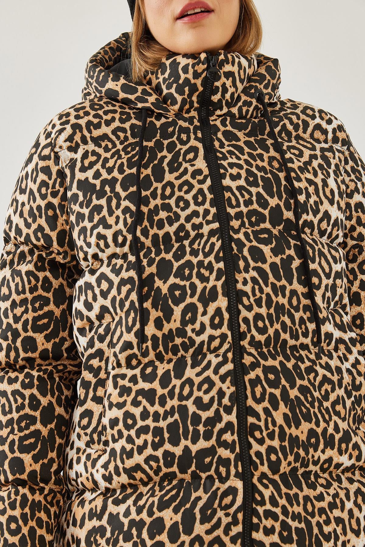 Kapişonu Bağcıklı Leopar Desenli Şişme Mont 2482 60351224 - Siyah-Camel