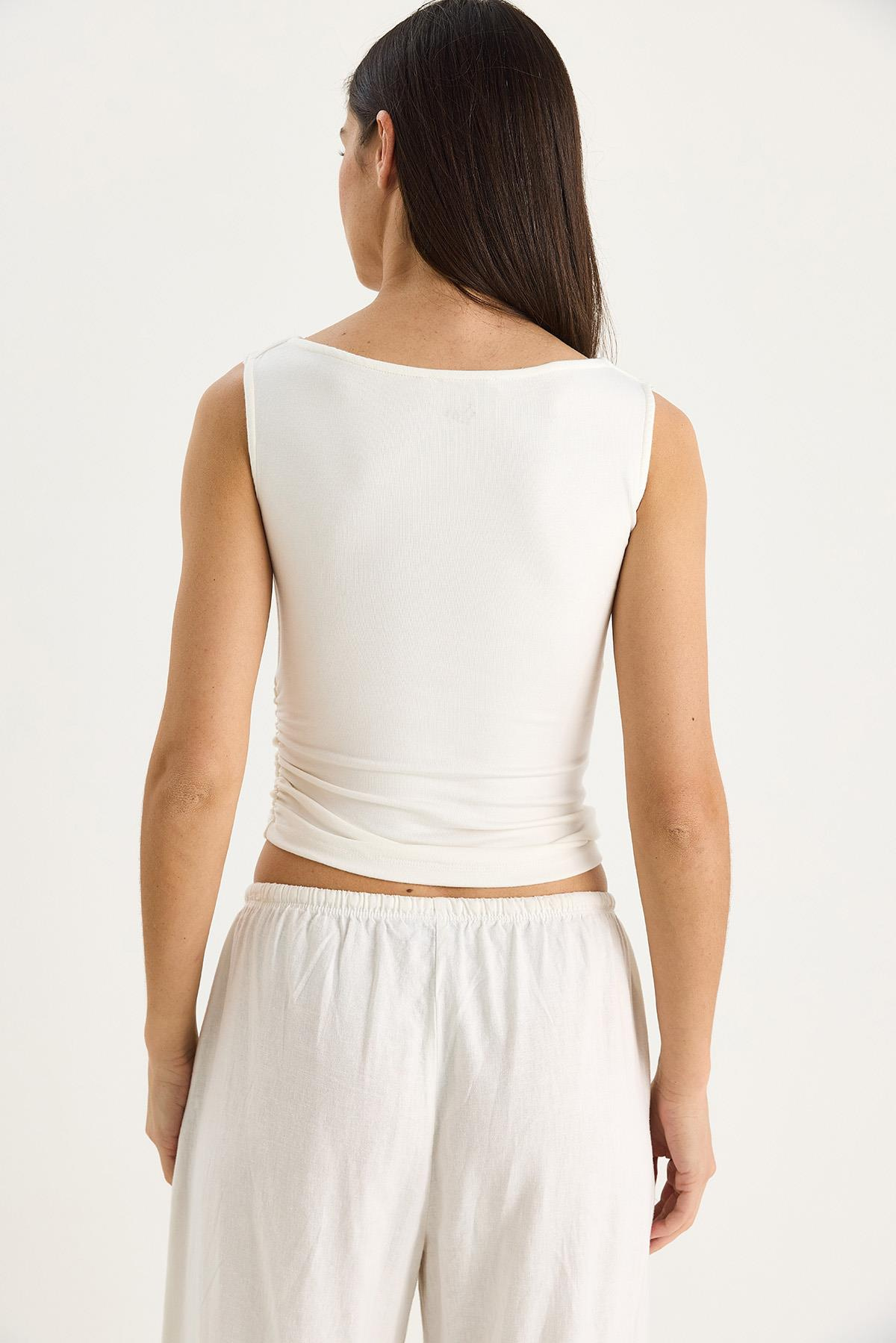 Kayık Yaka Tek Tarafı Büzgülü Basic Bluz 60602076 - Beyaz